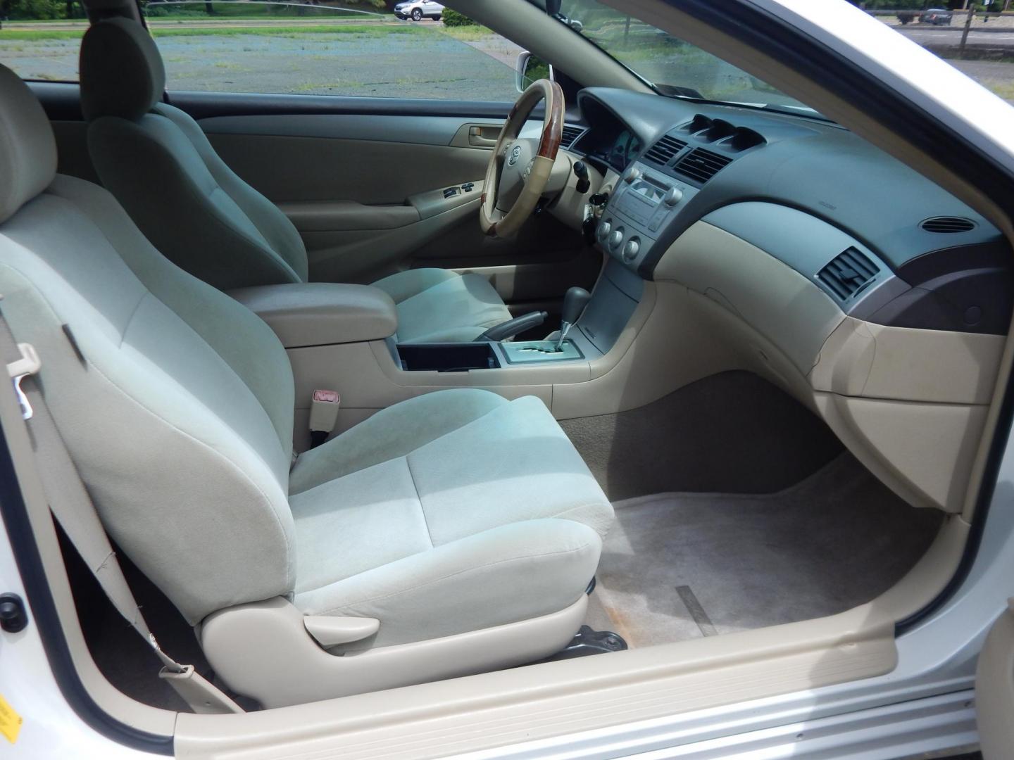 2004 White /Tan Toyota Camry Solara SE (4T1CE38PX4U) with an 2.4L L4 DOHC 24V engine, Automatic transmission, located at 6528 Lower York Road, New Hope, PA, 18938, (215) 862-9555, 40.358707, -74.977882 - Here we have a Toyota Solara with a 2.4L 4 cylinder engine putting power to the front wheels via a smooth shifting automatic transmission. Options include: tan cloth, cold AC, heat, AM/FM/CD radio, cruise control, tilt steering wheel, power windows, power locks, aftermarket alarm system, power mirro - Photo#11