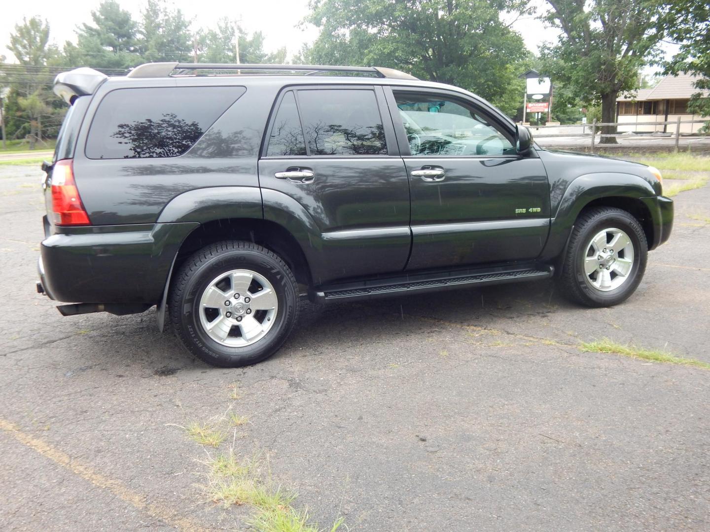 2007 Gray /Gray Toyota 4Runner SR5 4WD (JTEBU14R378) with an 4.0L V6 DOHC 24V engine, 5-Speed Automatic Overdrive transmission, located at 6528 Lower York Road, New Hope, PA, 18938, (215) 862-9555, 40.358707, -74.977882 - Here we have a very well kept, 2 owner, 4 Runner with a 4.0L V6 putting power to the ground via a smooth shifting 4x4 automatic transmission. Options include: gray cloth, cold AC, heat, AM/FM/CD/AUX radio, power sunroof, power rear lowering tailgate glass, cruise control, tilt steering wheel, fog li - Photo#5