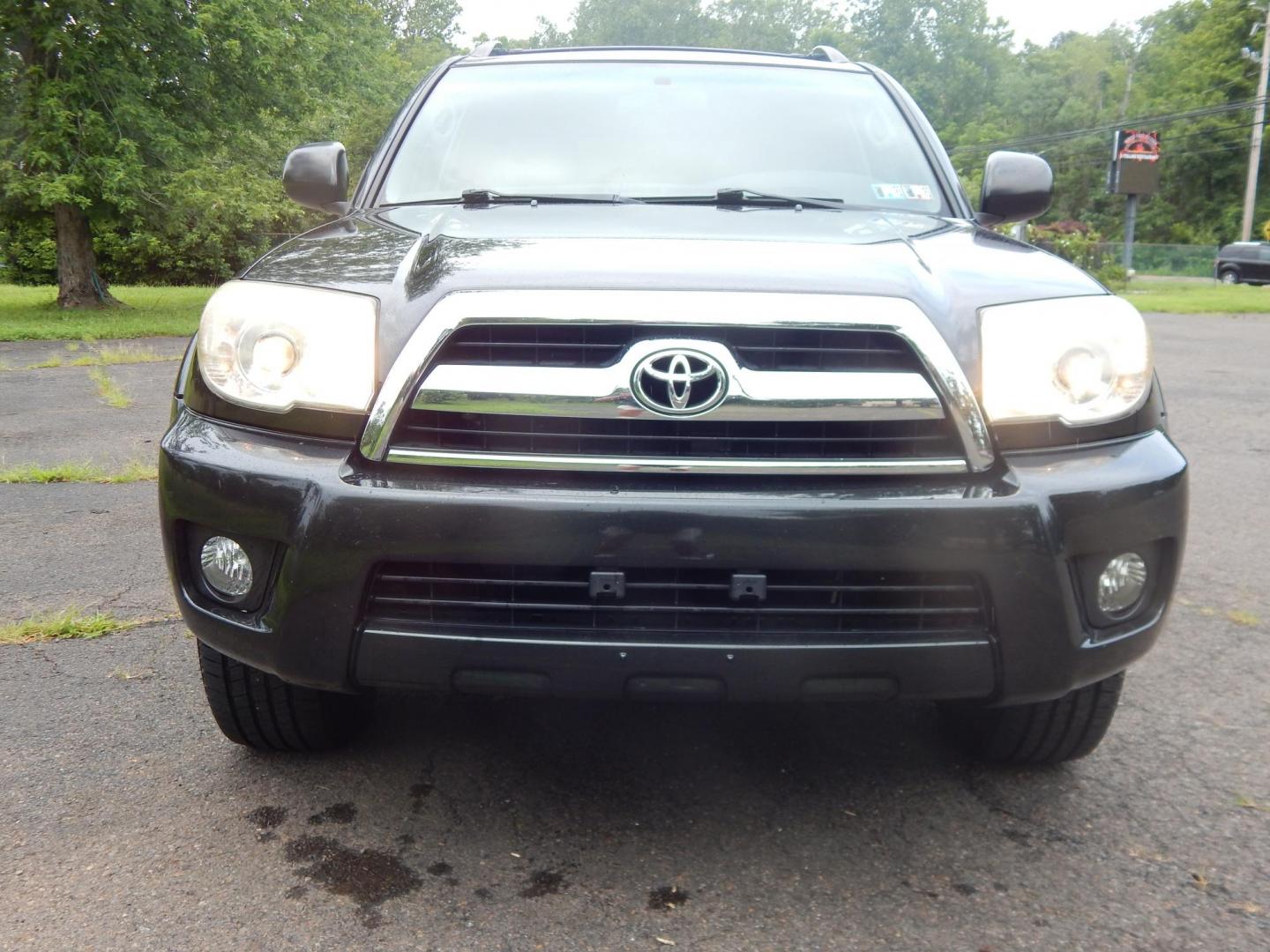 2007 Gray /Gray Toyota 4Runner SR5 4WD (JTEBU14R378) with an 4.0L V6 DOHC 24V engine, 5-Speed Automatic Overdrive transmission, located at 6528 Lower York Road, New Hope, PA, 18938, (215) 862-9555, 40.358707, -74.977882 - Here we have a very well kept, 2 owner, 4 Runner with a 4.0L V6 putting power to the ground via a smooth shifting 4x4 automatic transmission. Options include: gray cloth, cold AC, heat, AM/FM/CD/AUX radio, power sunroof, power rear lowering tailgate glass, cruise control, tilt steering wheel, fog li - Photo#8