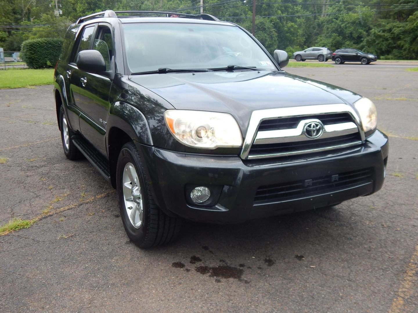 2007 Gray /Gray Toyota 4Runner SR5 4WD (JTEBU14R378) with an 4.0L V6 DOHC 24V engine, 5-Speed Automatic Overdrive transmission, located at 6528 Lower York Road, New Hope, PA, 18938, (215) 862-9555, 40.358707, -74.977882 - Here we have a very well kept, 2 owner, 4 Runner with a 4.0L V6 putting power to the ground via a smooth shifting 4x4 automatic transmission. Options include: gray cloth, cold AC, heat, AM/FM/CD/AUX radio, power sunroof, power rear lowering tailgate glass, cruise control, tilt steering wheel, fog li - Photo#7