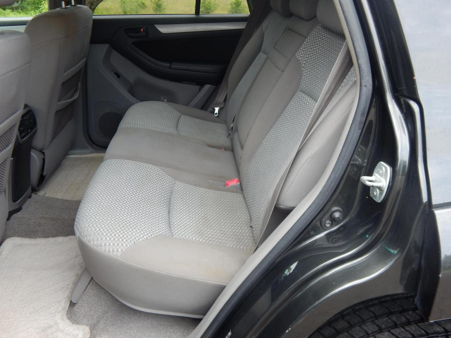 2007 Gray /Gray Toyota 4Runner SR5 4WD (JTEBU14R378) with an 4.0L V6 DOHC 24V engine, 5-Speed Automatic Overdrive transmission, located at 6528 Lower York Road, New Hope, PA, 18938, (215) 862-9555, 40.358707, -74.977882 - Here we have a very well kept, 2 owner, 4 Runner with a 4.0L V6 putting power to the ground via a smooth shifting 4x4 automatic transmission. Options include: gray cloth, cold AC, heat, AM/FM/CD/AUX radio, power sunroof, power rear lowering tailgate glass, cruise control, tilt steering wheel, fog li - Photo#12