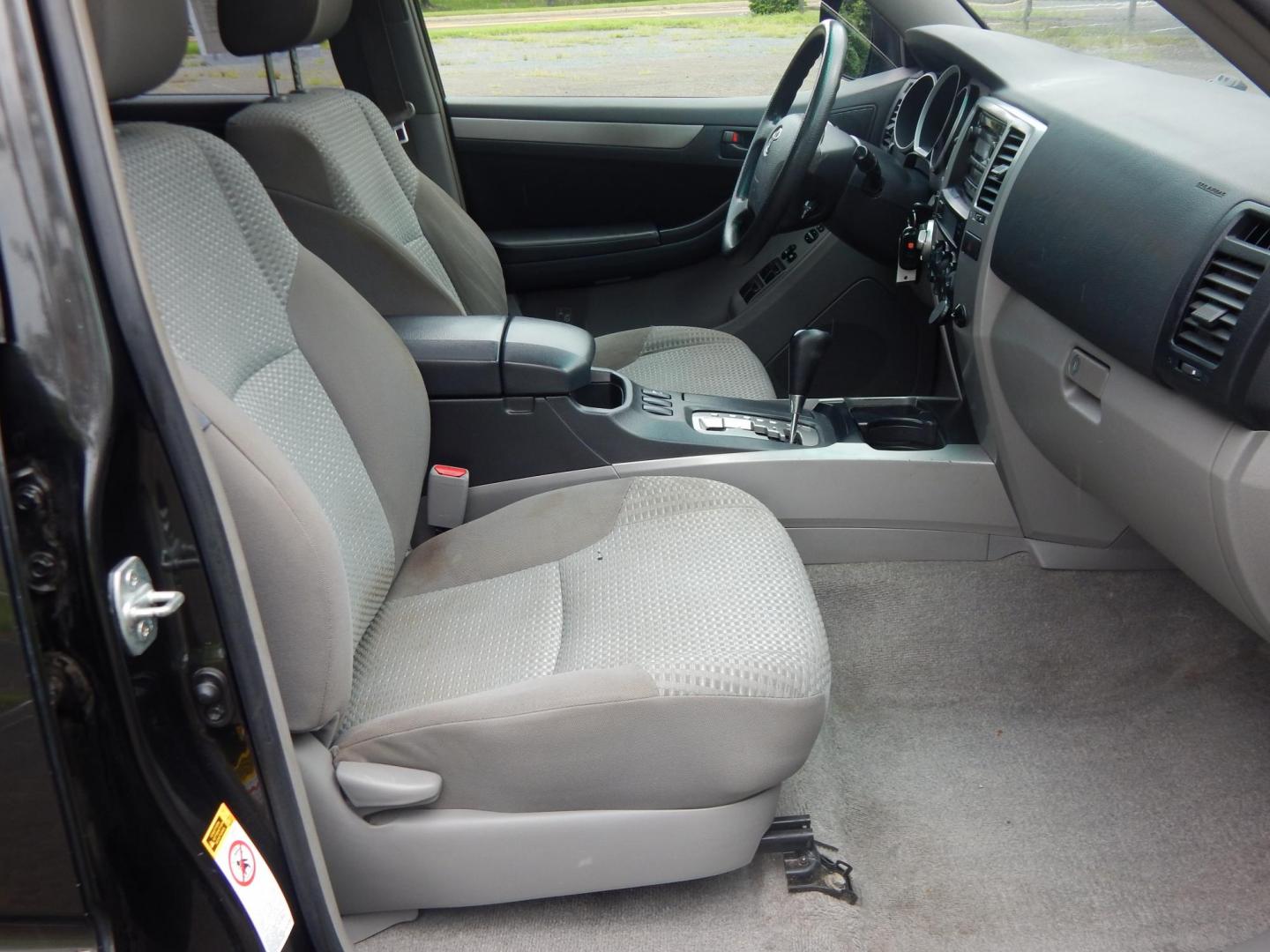 2007 Gray /Gray Toyota 4Runner SR5 4WD (JTEBU14R378) with an 4.0L V6 DOHC 24V engine, 5-Speed Automatic Overdrive transmission, located at 6528 Lower York Road, New Hope, PA, 18938, (215) 862-9555, 40.358707, -74.977882 - Here we have a very well kept, 2 owner, 4 Runner with a 4.0L V6 putting power to the ground via a smooth shifting 4x4 automatic transmission. Options include: gray cloth, cold AC, heat, AM/FM/CD/AUX radio, power sunroof, power rear lowering tailgate glass, cruise control, tilt steering wheel, fog li - Photo#17
