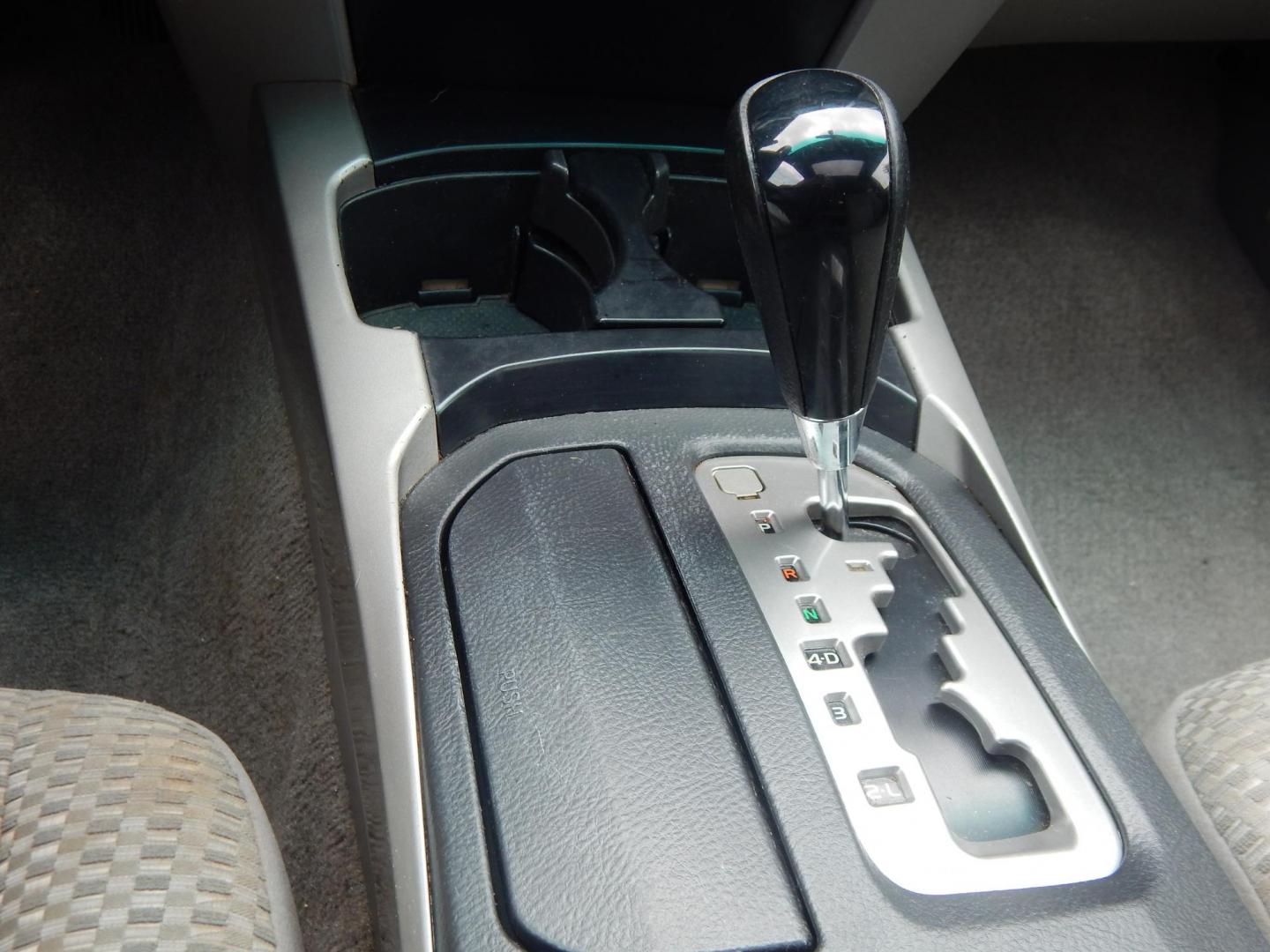 2007 Gray /Gray Toyota 4Runner SR5 4WD (JTEBU14R378) with an 4.0L V6 DOHC 24V engine, 5-Speed Automatic Overdrive transmission, located at 6528 Lower York Road, New Hope, PA, 18938, (215) 862-9555, 40.358707, -74.977882 - Here we have a very well kept, 2 owner, 4 Runner with a 4.0L V6 putting power to the ground via a smooth shifting 4x4 automatic transmission. Options include: gray cloth, cold AC, heat, AM/FM/CD/AUX radio, power sunroof, power rear lowering tailgate glass, cruise control, tilt steering wheel, fog li - Photo#24