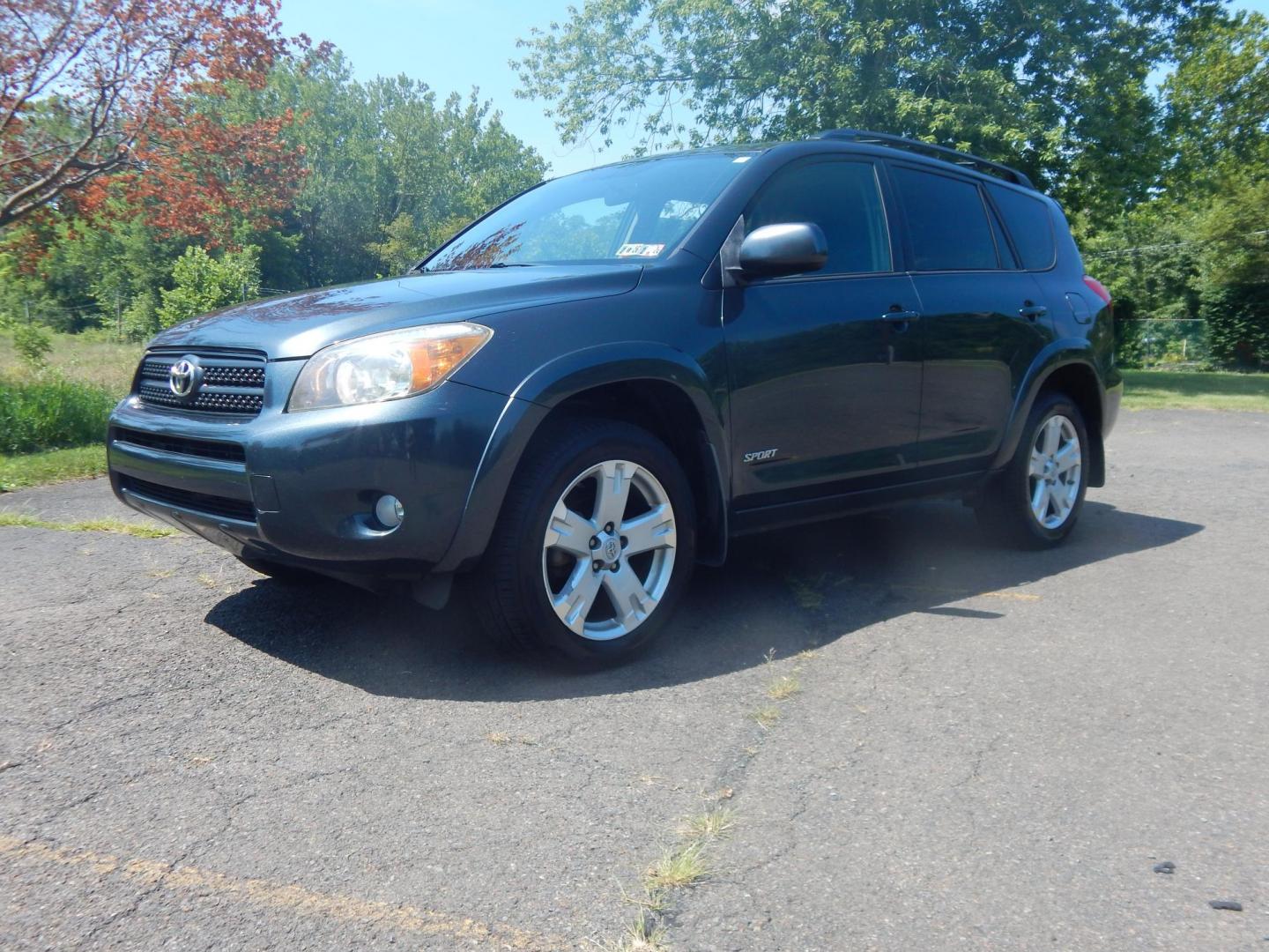 2008 Gray /Black Toyota RAV4 Sport I4 4WD (JTMBD32V386) with an 2.4L L4 DOHC 16V engine, 4-Speed Automatic transmission, located at 6528 Lower York Road, New Hope, PA, 18938, (215) 862-9555, 40.358707, -74.977882 - Here we have a 2008 Toyota RAV4 with a 2.4L inline 4 cylinder putting power to all four wheels via a smooth shifting automatic transmission. Options include: black cloth, AC, heat, front and rear window defrost, sunroof, AM/FM/CD/AUX/SAT radio, cruise control, tilt steering wheel, power windows/lock - Photo#0