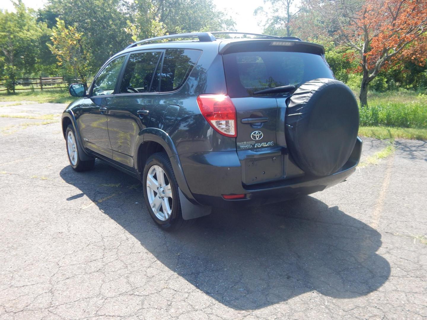 2008 Gray /Black Toyota RAV4 Sport I4 4WD (JTMBD32V386) with an 2.4L L4 DOHC 16V engine, 4-Speed Automatic transmission, located at 6528 Lower York Road, New Hope, PA, 18938, (215) 862-9555, 40.358707, -74.977882 - Here we have a 2008 Toyota RAV4 with a 2.4L inline 4 cylinder putting power to all four wheels via a smooth shifting automatic transmission. Options include: black cloth, AC, heat, front and rear window defrost, sunroof, AM/FM/CD/AUX/SAT radio, cruise control, tilt steering wheel, power windows/lock - Photo#3