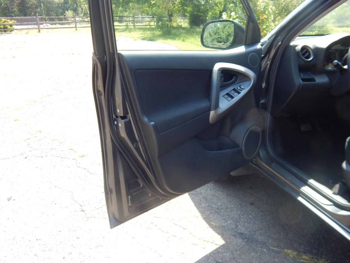 2008 Gray /Black Toyota RAV4 Sport I4 4WD (JTMBD32V386) with an 2.4L L4 DOHC 16V engine, 4-Speed Automatic transmission, located at 6528 Lower York Road, New Hope, PA, 18938, (215) 862-9555, 40.358707, -74.977882 - Here we have a 2008 Toyota RAV4 with a 2.4L inline 4 cylinder putting power to all four wheels via a smooth shifting automatic transmission. Options include: black cloth, AC, heat, front and rear window defrost, sunroof, AM/FM/CD/AUX/SAT radio, cruise control, tilt steering wheel, power windows/lock - Photo#9