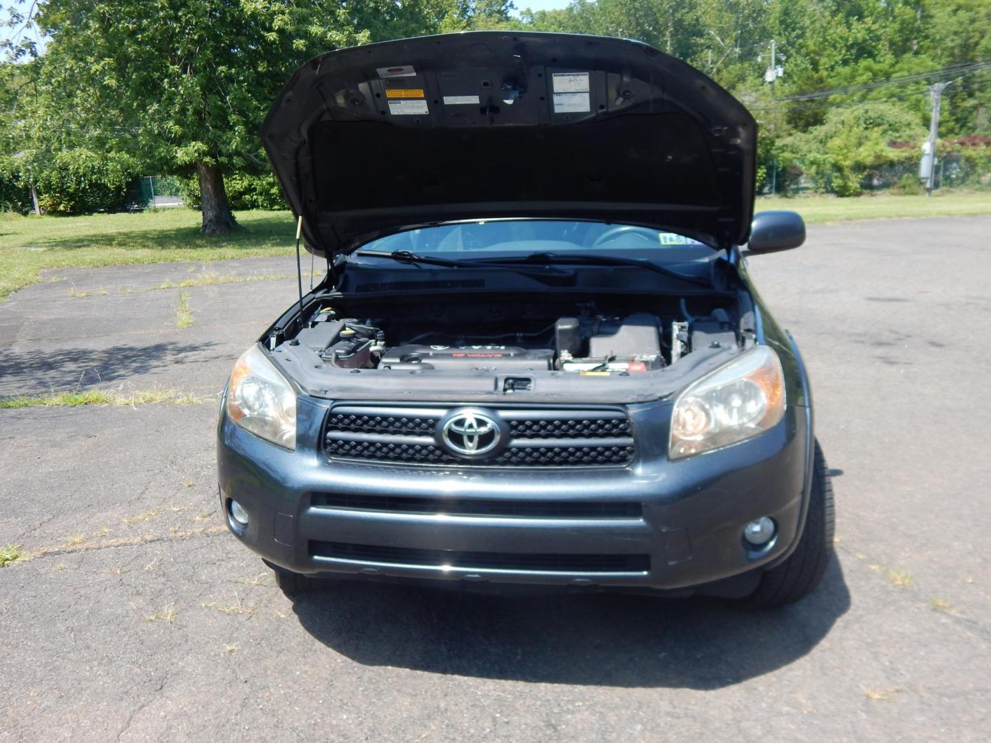 2008 Gray /Black Toyota RAV4 Sport I4 4WD (JTMBD32V386) with an 2.4L L4 DOHC 16V engine, 4-Speed Automatic transmission, located at 6528 Lower York Road, New Hope, PA, 18938, (215) 862-9555, 40.358707, -74.977882 - Here we have a 2008 Toyota RAV4 with a 2.4L inline 4 cylinder putting power to all four wheels via a smooth shifting automatic transmission. Options include: black cloth, AC, heat, front and rear window defrost, sunroof, AM/FM/CD/AUX/SAT radio, cruise control, tilt steering wheel, power windows/lock - Photo#21