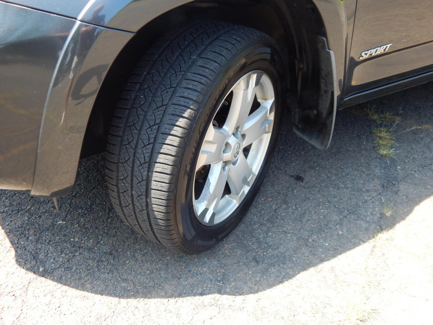 2008 Gray /Black Toyota RAV4 Sport I4 4WD (JTMBD32V386) with an 2.4L L4 DOHC 16V engine, 4-Speed Automatic transmission, located at 6528 Lower York Road, New Hope, PA, 18938, (215) 862-9555, 40.358707, -74.977882 - Here we have a 2008 Toyota RAV4 with a 2.4L inline 4 cylinder putting power to all four wheels via a smooth shifting automatic transmission. Options include: black cloth, AC, heat, front and rear window defrost, sunroof, AM/FM/CD/AUX/SAT radio, cruise control, tilt steering wheel, power windows/lock - Photo#22