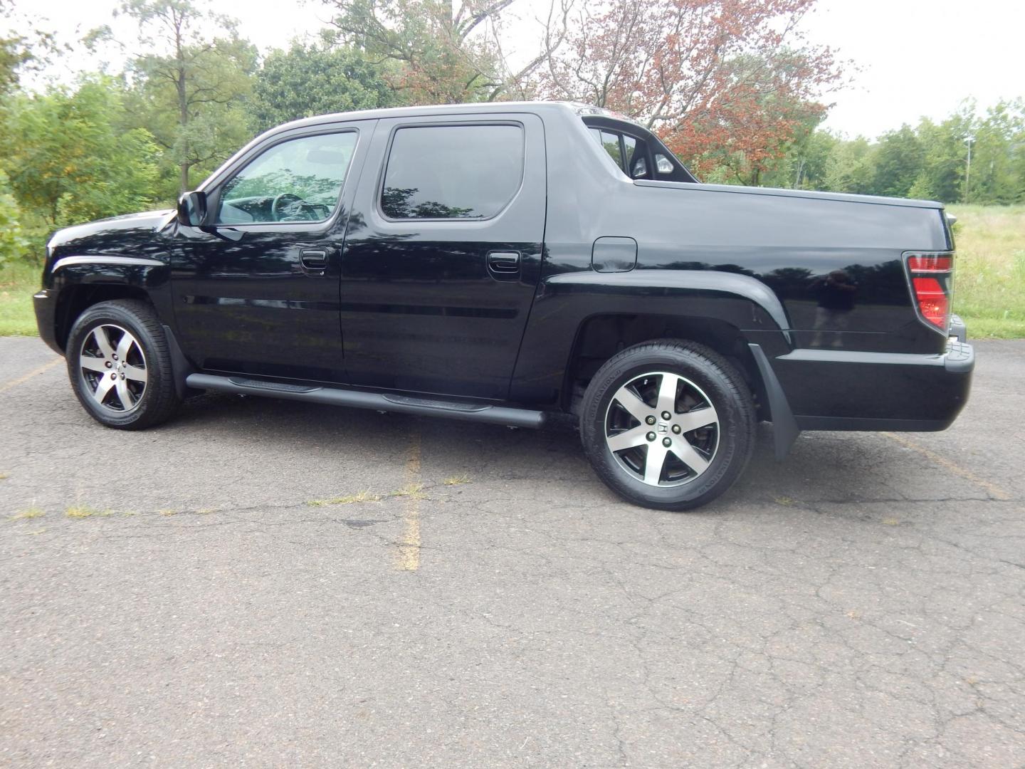 2014 Black /Black Honda Ridgeline SE (5FPYK1F65EB) with an 3.5L V6 SOHC 24V engine, 5-Speed Automatic transmission, located at 6528 Lower York Road, New Hope, PA, 18938, (215) 862-9555, 40.358707, -74.977882 - Here we have a beautifully well kept, ONE OWNER, 20k original miles, 2014 Honda Ridgeline with a 3.5L V6 putting power to the ground via a 4x4 automatic transmission. Options include: black leather, power drivers seat, heated front seats, dual climate controls, AM/FM/CD/AUX/XM radio with navigation, - Photo#2