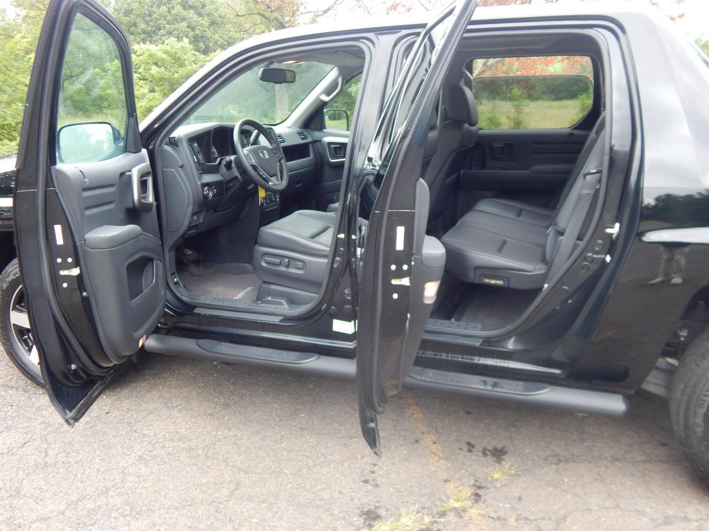 2014 Black /Black Honda Ridgeline SE (5FPYK1F65EB) with an 3.5L V6 SOHC 24V engine, 5-Speed Automatic transmission, located at 6528 Lower York Road, New Hope, PA, 18938, (215) 862-9555, 40.358707, -74.977882 - Here we have a beautifully well kept, ONE OWNER, 20k original miles, 2014 Honda Ridgeline with a 3.5L V6 putting power to the ground via a 4x4 automatic transmission. Options include: black leather, power drivers seat, heated front seats, dual climate controls, AM/FM/CD/AUX/XM radio with navigation, - Photo#17