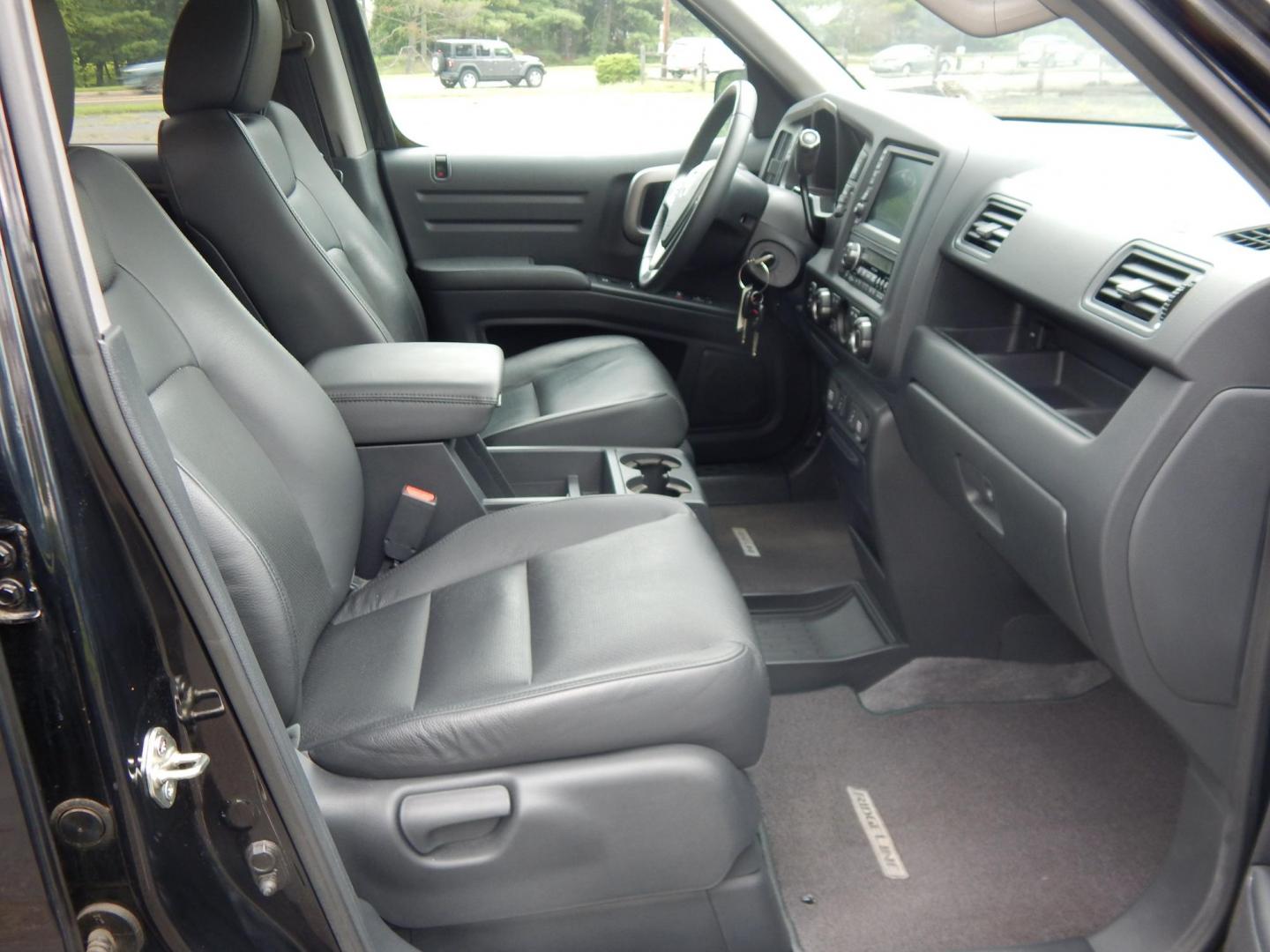 2014 Black /Black Honda Ridgeline SE (5FPYK1F65EB) with an 3.5L V6 SOHC 24V engine, 5-Speed Automatic transmission, located at 6528 Lower York Road, New Hope, PA, 18938, (215) 862-9555, 40.358707, -74.977882 - Here we have a beautifully well kept, ONE OWNER, 20k original miles, 2014 Honda Ridgeline with a 3.5L V6 putting power to the ground via a 4x4 automatic transmission. Options include: black leather, power drivers seat, heated front seats, dual climate controls, AM/FM/CD/AUX/XM radio with navigation, - Photo#19