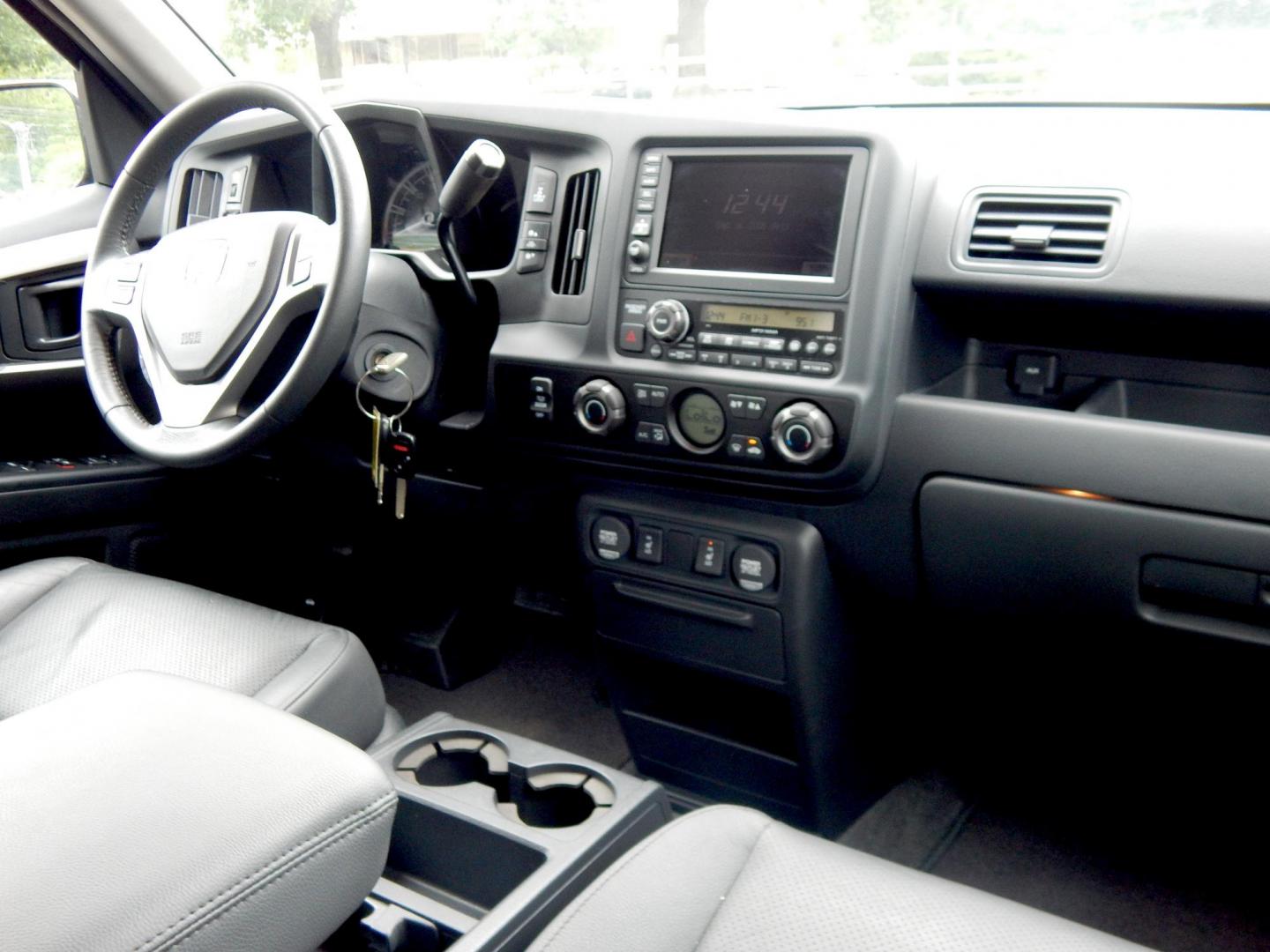 2014 Black /Black Honda Ridgeline SE (5FPYK1F65EB) with an 3.5L V6 SOHC 24V engine, 5-Speed Automatic transmission, located at 6528 Lower York Road, New Hope, PA, 18938, (215) 862-9555, 40.358707, -74.977882 - Here we have a beautifully well kept, ONE OWNER, 20k original miles, 2014 Honda Ridgeline with a 3.5L V6 putting power to the ground via a 4x4 automatic transmission. Options include: black leather, power drivers seat, heated front seats, dual climate controls, AM/FM/CD/AUX/XM radio with navigation, - Photo#20