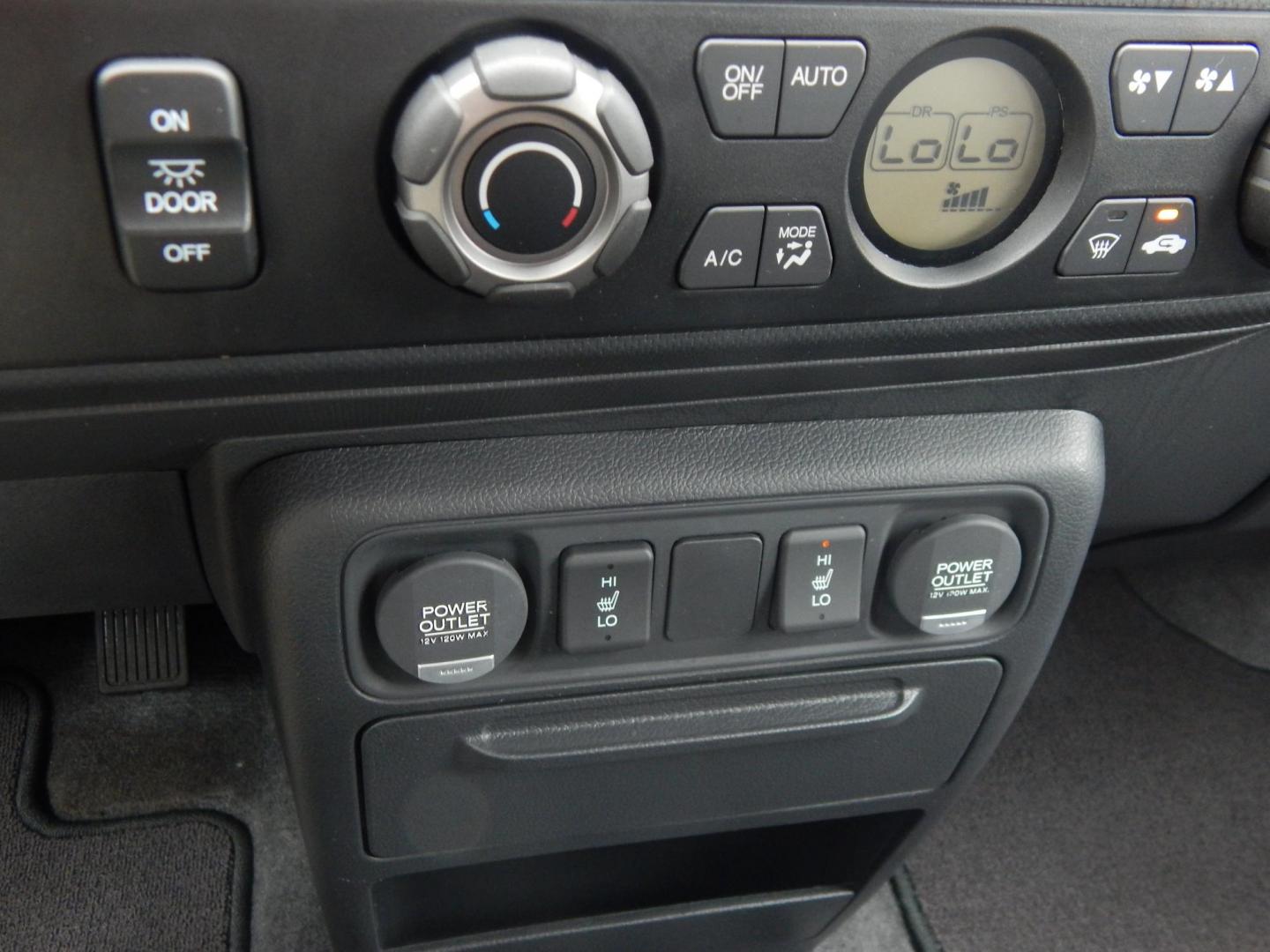 2014 Black /Black Honda Ridgeline SE (5FPYK1F65EB) with an 3.5L V6 SOHC 24V engine, 5-Speed Automatic transmission, located at 6528 Lower York Road, New Hope, PA, 18938, (215) 862-9555, 40.358707, -74.977882 - Here we have a beautifully well kept, ONE OWNER, 20k original miles, 2014 Honda Ridgeline with a 3.5L V6 putting power to the ground via a 4x4 automatic transmission. Options include: black leather, power drivers seat, heated front seats, dual climate controls, AM/FM/CD/AUX/XM radio with navigation, - Photo#28