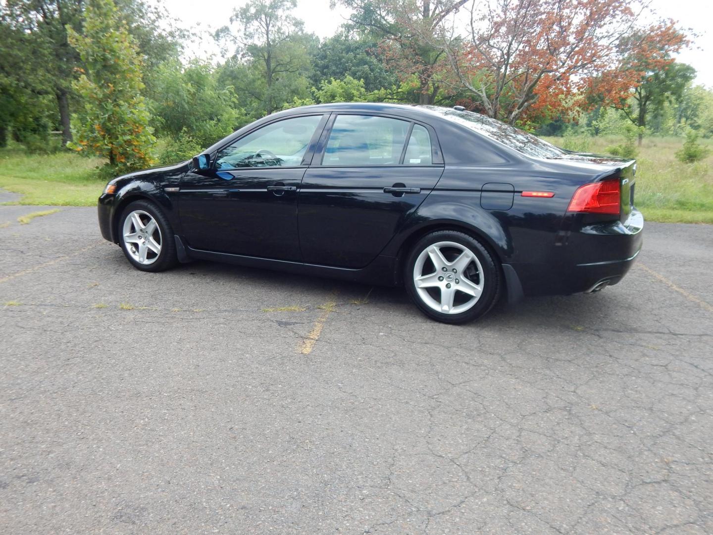 2006 Black /Black Acura TL 5-Speed AT (19UUA66246A) with an 3.2L V6 SOHC 24V engine, 5-Speed Automatic Overdrive transmission, located at 6528 Lower York Road, New Hope, PA, 18938, (215) 862-9555, 40.358707, -74.977882 - Here we have a beautifully well kept, ONE OWNER and 46 service records, Acura TL with a 3.2L V6 putting power to the front wheels via an automatic transmission. Options include: black leather, power seats, heated front seats, AM/FM/CD/TAPE/XM radio with navigation, dual climate controls, 2 keys, cru - Photo#2