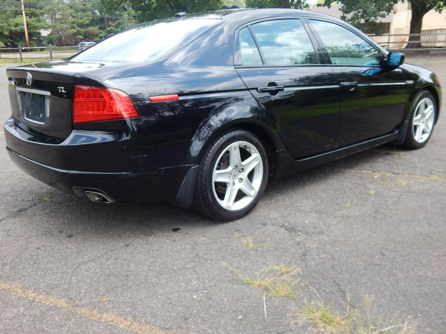 2006 Black /Black Acura TL 5-Speed AT (19UUA66246A) with an 3.2L V6 SOHC 24V engine, 5-Speed Automatic Overdrive transmission, located at 6528 Lower York Road, New Hope, PA, 18938, (215) 862-9555, 40.358707, -74.977882 - Here we have a beautifully well kept, ONE OWNER and 46 service records, Acura TL with a 3.2L V6 putting power to the front wheels via an automatic transmission. Options include: black leather, power seats, heated front seats, AM/FM/CD/TAPE/XM radio with navigation, dual climate controls, 2 keys, cru - Photo#4