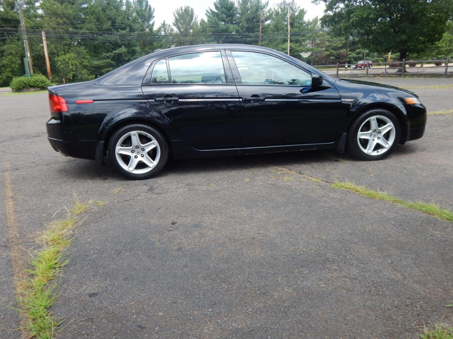 2006 Black /Black Acura TL 5-Speed AT (19UUA66246A) with an 3.2L V6 SOHC 24V engine, 5-Speed Automatic Overdrive transmission, located at 6528 Lower York Road, New Hope, PA, 18938, (215) 862-9555, 40.358707, -74.977882 - Here we have a beautifully well kept, ONE OWNER and 46 service records, Acura TL with a 3.2L V6 putting power to the front wheels via an automatic transmission. Options include: black leather, power seats, heated front seats, AM/FM/CD/TAPE/XM radio with navigation, dual climate controls, 2 keys, cru - Photo#5