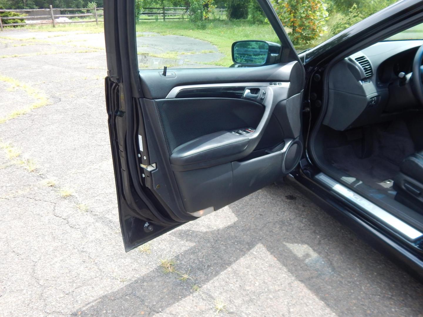 2006 Black /Black Acura TL 5-Speed AT (19UUA66246A) with an 3.2L V6 SOHC 24V engine, 5-Speed Automatic Overdrive transmission, located at 6528 Lower York Road, New Hope, PA, 18938, (215) 862-9555, 40.358707, -74.977882 - Here we have a beautifully well kept, ONE OWNER and 46 service records, Acura TL with a 3.2L V6 putting power to the front wheels via an automatic transmission. Options include: black leather, power seats, heated front seats, AM/FM/CD/TAPE/XM radio with navigation, dual climate controls, 2 keys, cru - Photo#10