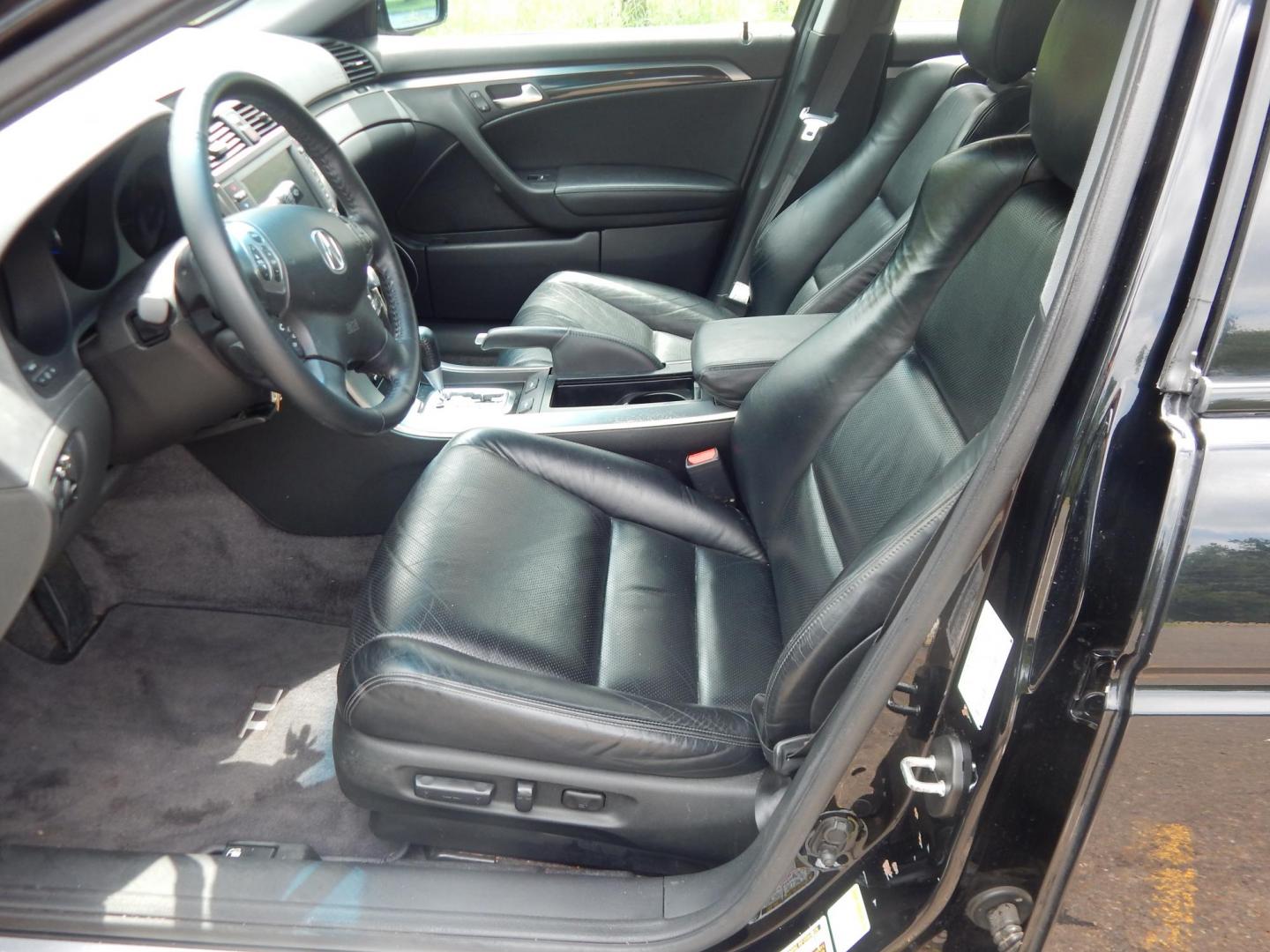 2006 Black /Black Acura TL 5-Speed AT (19UUA66246A) with an 3.2L V6 SOHC 24V engine, 5-Speed Automatic Overdrive transmission, located at 6528 Lower York Road, New Hope, PA, 18938, (215) 862-9555, 40.358707, -74.977882 - Here we have a beautifully well kept, ONE OWNER and 46 service records, Acura TL with a 3.2L V6 putting power to the front wheels via an automatic transmission. Options include: black leather, power seats, heated front seats, AM/FM/CD/TAPE/XM radio with navigation, dual climate controls, 2 keys, cru - Photo#11