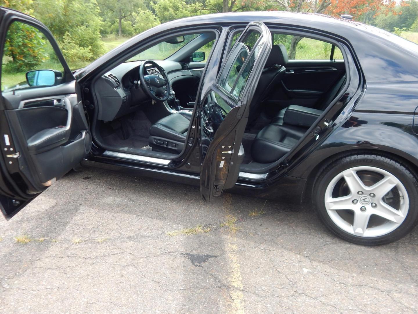 2006 Black /Black Acura TL 5-Speed AT (19UUA66246A) with an 3.2L V6 SOHC 24V engine, 5-Speed Automatic Overdrive transmission, located at 6528 Lower York Road, New Hope, PA, 18938, (215) 862-9555, 40.358707, -74.977882 - Here we have a beautifully well kept, ONE OWNER and 46 service records, Acura TL with a 3.2L V6 putting power to the front wheels via an automatic transmission. Options include: black leather, power seats, heated front seats, AM/FM/CD/TAPE/XM radio with navigation, dual climate controls, 2 keys, cru - Photo#13