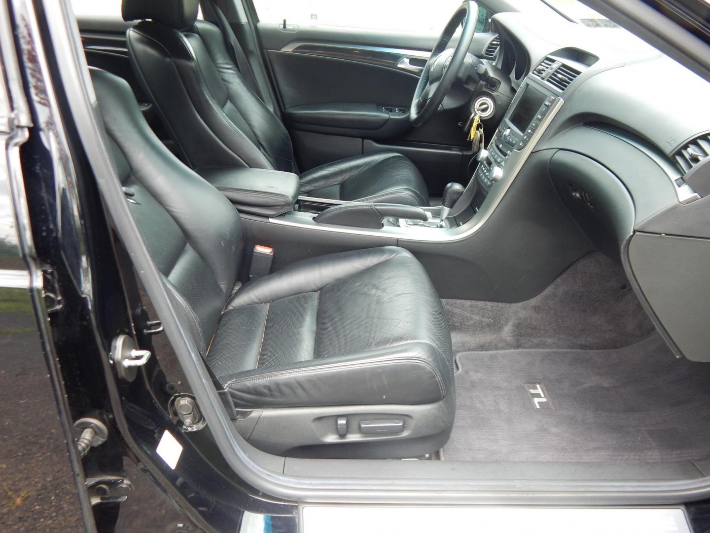 2006 Black /Black Acura TL 5-Speed AT (19UUA66246A) with an 3.2L V6 SOHC 24V engine, 5-Speed Automatic Overdrive transmission, located at 6528 Lower York Road, New Hope, PA, 18938, (215) 862-9555, 40.358707, -74.977882 - Here we have a beautifully well kept, ONE OWNER and 46 service records, Acura TL with a 3.2L V6 putting power to the front wheels via an automatic transmission. Options include: black leather, power seats, heated front seats, AM/FM/CD/TAPE/XM radio with navigation, dual climate controls, 2 keys, cru - Photo#18