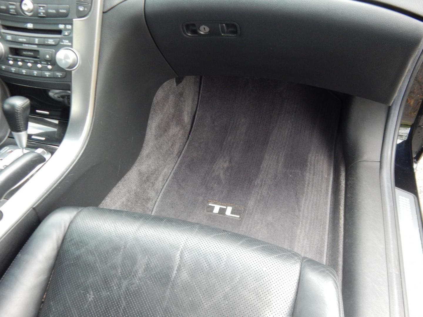 2006 Black /Black Acura TL 5-Speed AT (19UUA66246A) with an 3.2L V6 SOHC 24V engine, 5-Speed Automatic Overdrive transmission, located at 6528 Lower York Road, New Hope, PA, 18938, (215) 862-9555, 40.358707, -74.977882 - Here we have a beautifully well kept, ONE OWNER and 46 service records, Acura TL with a 3.2L V6 putting power to the front wheels via an automatic transmission. Options include: black leather, power seats, heated front seats, AM/FM/CD/TAPE/XM radio with navigation, dual climate controls, 2 keys, cru - Photo#19