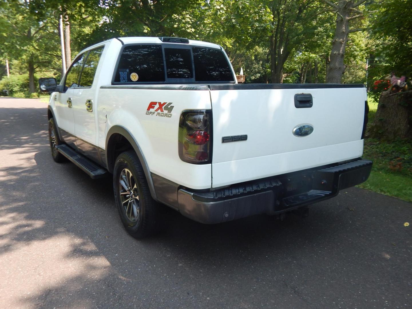 2004 White /Grey Leather Ford F-150 FX4 SuperCrew 4WD (1FTPW14504F) with an 5.4L V6 SOHC 16V engine, 4-Speed Automatic Overdrive transmission, located at 6528 Lower York Road, New Hope, PA, 18938, (215) 862-9555, 40.358707, -74.977882 - 2004 Ford F-150 4 door Lariat, 5.4 Liter Triton engine, Auto Trans, FX4 Off Road package, tilt wheel, cruise control, power drivers seat, grey leather, power windows, locks and mirrors, drivers/pass front air bags, Auto dimming mirror, All season Weather Tech floor mats front/rear, trailer brake, ad - Photo#3