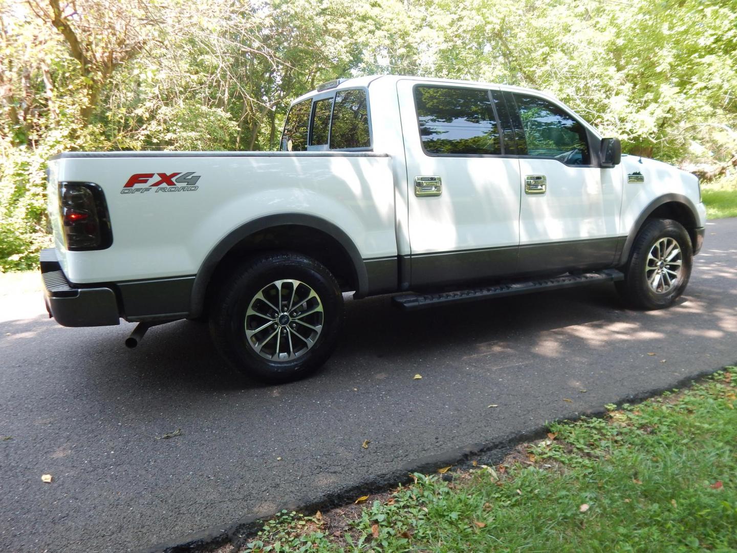 2004 White /Grey Leather Ford F-150 FX4 SuperCrew 4WD (1FTPW14504F) with an 5.4L V6 SOHC 16V engine, 4-Speed Automatic Overdrive transmission, located at 6528 Lower York Road, New Hope, PA, 18938, (215) 862-9555, 40.358707, -74.977882 - 2004 Ford F-150 4 door Lariat, 5.4 Liter Triton engine, Auto Trans, FX4 Off Road package, tilt wheel, cruise control, power drivers seat, grey leather, power windows, locks and mirrors, drivers/pass front air bags, Auto dimming mirror, All season Weather Tech floor mats front/rear, trailer brake, ad - Photo#5
