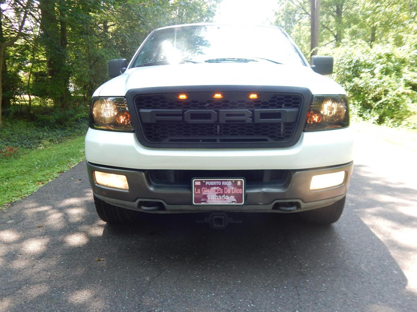 2004 White /Grey Leather Ford F-150 FX4 SuperCrew 4WD (1FTPW14504F) with an 5.4L V6 SOHC 16V engine, 4-Speed Automatic Overdrive transmission, located at 6528 Lower York Road, New Hope, PA, 18938, (215) 862-9555, 40.358707, -74.977882 - 2004 Ford F-150 4 door Lariat, 5.4 Liter Triton engine, Auto Trans, FX4 Off Road package, tilt wheel, cruise control, power drivers seat, grey leather, power windows, locks and mirrors, drivers/pass front air bags, Auto dimming mirror, All season Weather Tech floor mats front/rear, trailer brake, ad - Photo#8