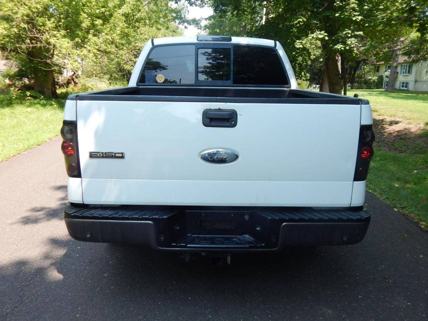 2004 White /Grey Leather Ford F-150 FX4 SuperCrew 4WD (1FTPW14504F) with an 5.4L V6 SOHC 16V engine, 4-Speed Automatic Overdrive transmission, located at 6528 Lower York Road, New Hope, PA, 18938, (215) 862-9555, 40.358707, -74.977882 - 2004 Ford F-150 4 door Lariat, 5.4 Liter Triton engine, Auto Trans, FX4 Off Road package, tilt wheel, cruise control, power drivers seat, grey leather, power windows, locks and mirrors, drivers/pass front air bags, Auto dimming mirror, All season Weather Tech floor mats front/rear, trailer brake, ad - Photo#9