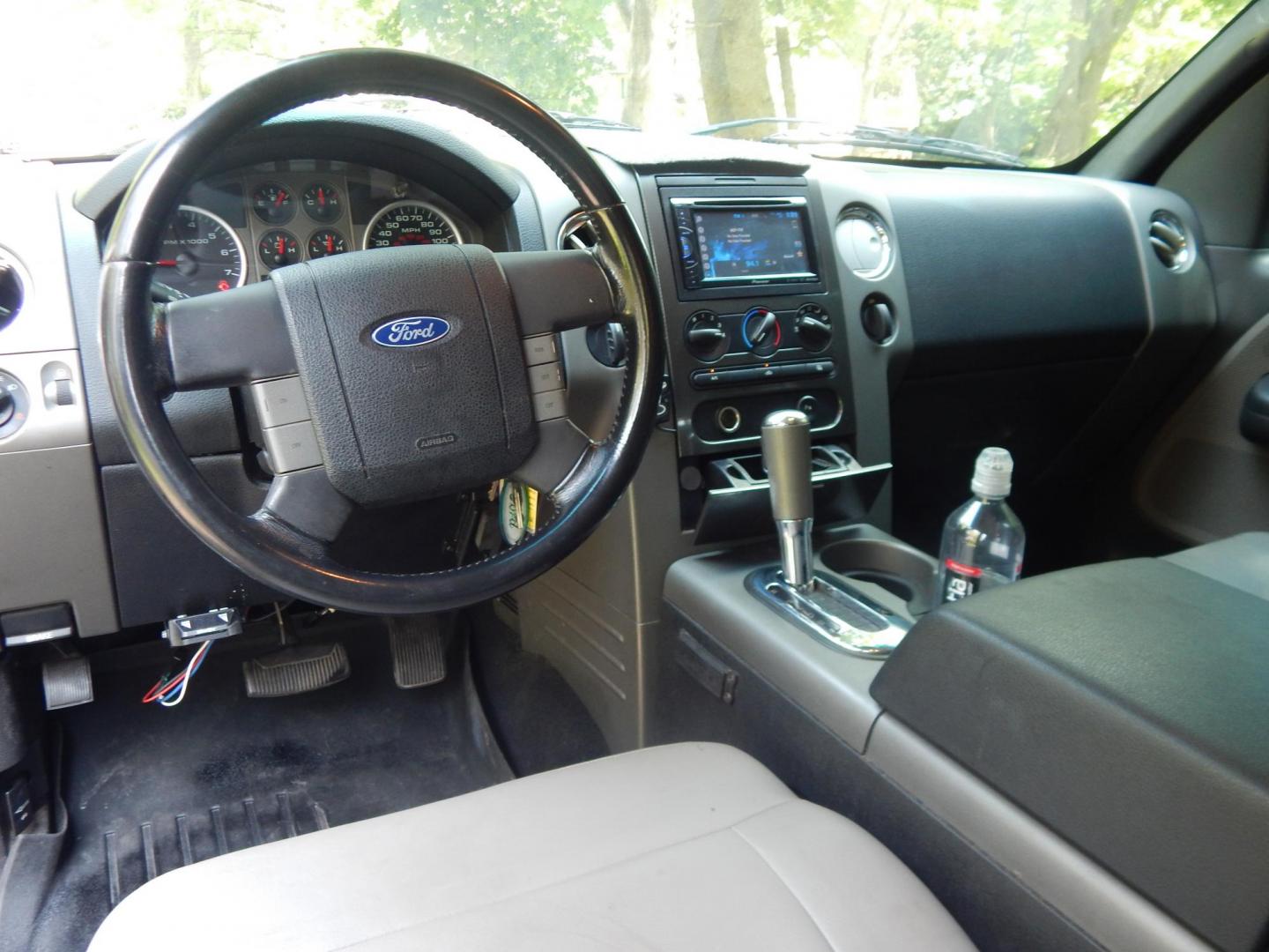 2004 White /Grey Leather Ford F-150 FX4 SuperCrew 4WD (1FTPW14504F) with an 5.4L V6 SOHC 16V engine, 4-Speed Automatic Overdrive transmission, located at 6528 Lower York Road, New Hope, PA, 18938, (215) 862-9555, 40.358707, -74.977882 - 2004 Ford F-150 4 door Lariat, 5.4 Liter Triton engine, Auto Trans, FX4 Off Road package, tilt wheel, cruise control, power drivers seat, grey leather, power windows, locks and mirrors, drivers/pass front air bags, Auto dimming mirror, All season Weather Tech floor mats front/rear, trailer brake, ad - Photo#15