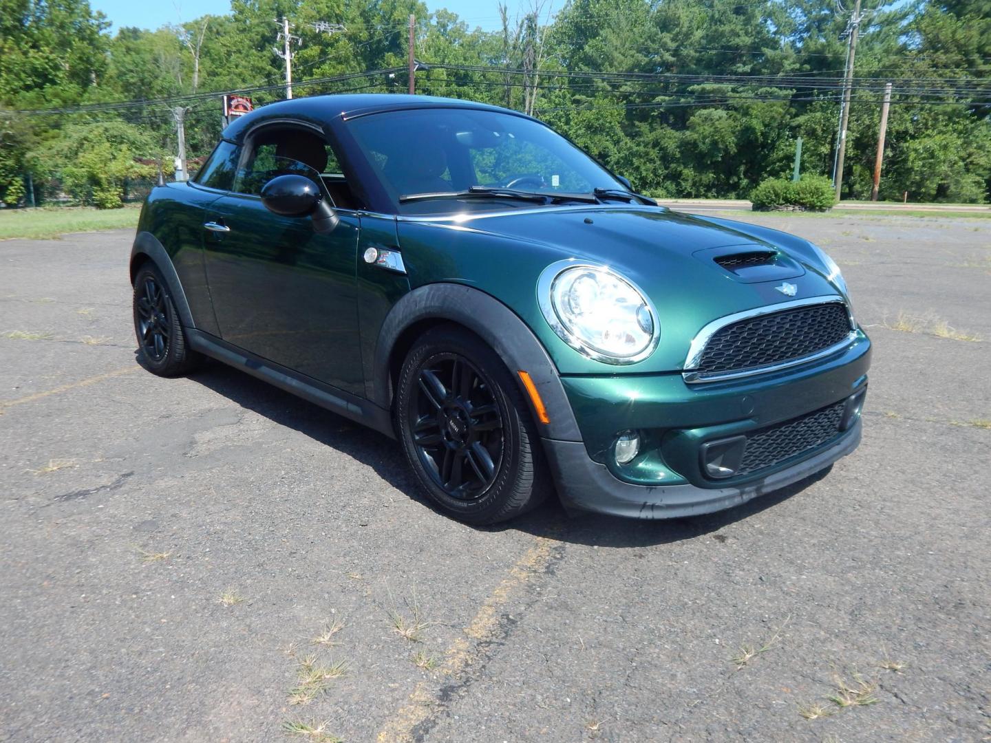 2013 Green /Tan Mini Cooper Coupe S (WMWSX3C59DT) with an 1.6L L4 DOHC 16V TURBO engine, Automatic transmission, located at 6528 Lower York Road, New Hope, PA, 18938, (215) 862-9555, 40.358707, -74.977882 - Here we have a very cool, ONE OWNER, 2013 Mini Cooper Coupe S with a 1.6L inline 4 cylinder turbo engine putting power to front wheels via an automatic transmission. Options include: light brown/tan leather interior, heated seats, heat, A/C, AM/FM/CD/BT PHONE radio, tilt steering wheel, power window - Photo#5
