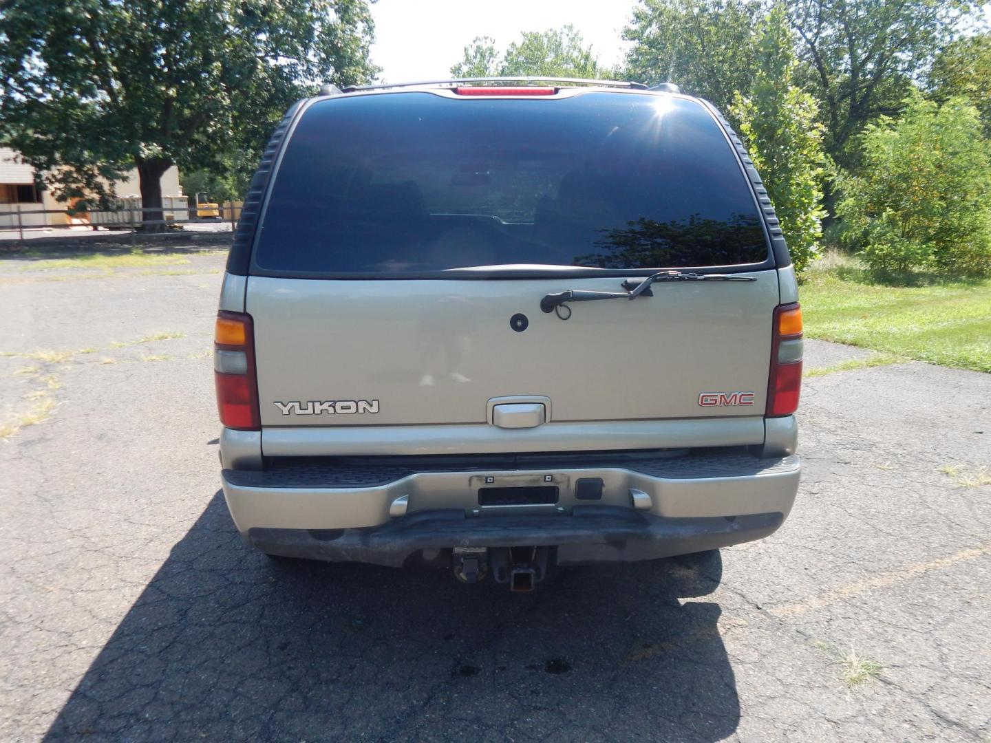2002 Tan /Gray GMC Yukon Denali Base (1GKEK63U22J) with an 6.0L V8 OHV 16V engine, 4-Speed Automatic Overdrive transmission, located at 6528 Lower York Road, New Hope, PA, 18938, (215) 862-9555, 40.358707, -74.977882 - Here we have a 2002 GMC Yukon Denali with a 6.0L V8 putting power to an AWD automatic transmission. Options include: gray leather, power seats, heated seats front and middle row, 3 row seating, heat, A/C, rear climate controls, AM/FM/CD/TAPE radio, tilt steering wheel, rear windshield wiper, power w - Photo#7