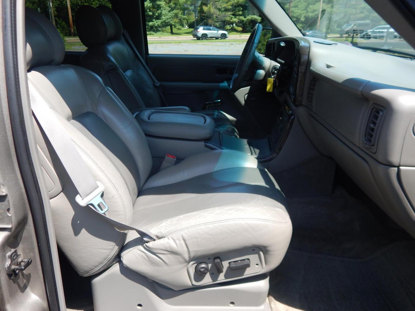 2002 Tan /Gray GMC Yukon Denali Base (1GKEK63U22J) with an 6.0L V8 OHV 16V engine, 4-Speed Automatic Overdrive transmission, located at 6528 Lower York Road, New Hope, PA, 18938, (215) 862-9555, 40.358707, -74.977882 - Here we have a 2002 GMC Yukon Denali with a 6.0L V8 putting power to an AWD automatic transmission. Options include: gray leather, power seats, heated seats front and middle row, 3 row seating, heat, A/C, rear climate controls, AM/FM/CD/TAPE radio, tilt steering wheel, rear windshield wiper, power w - Photo#15