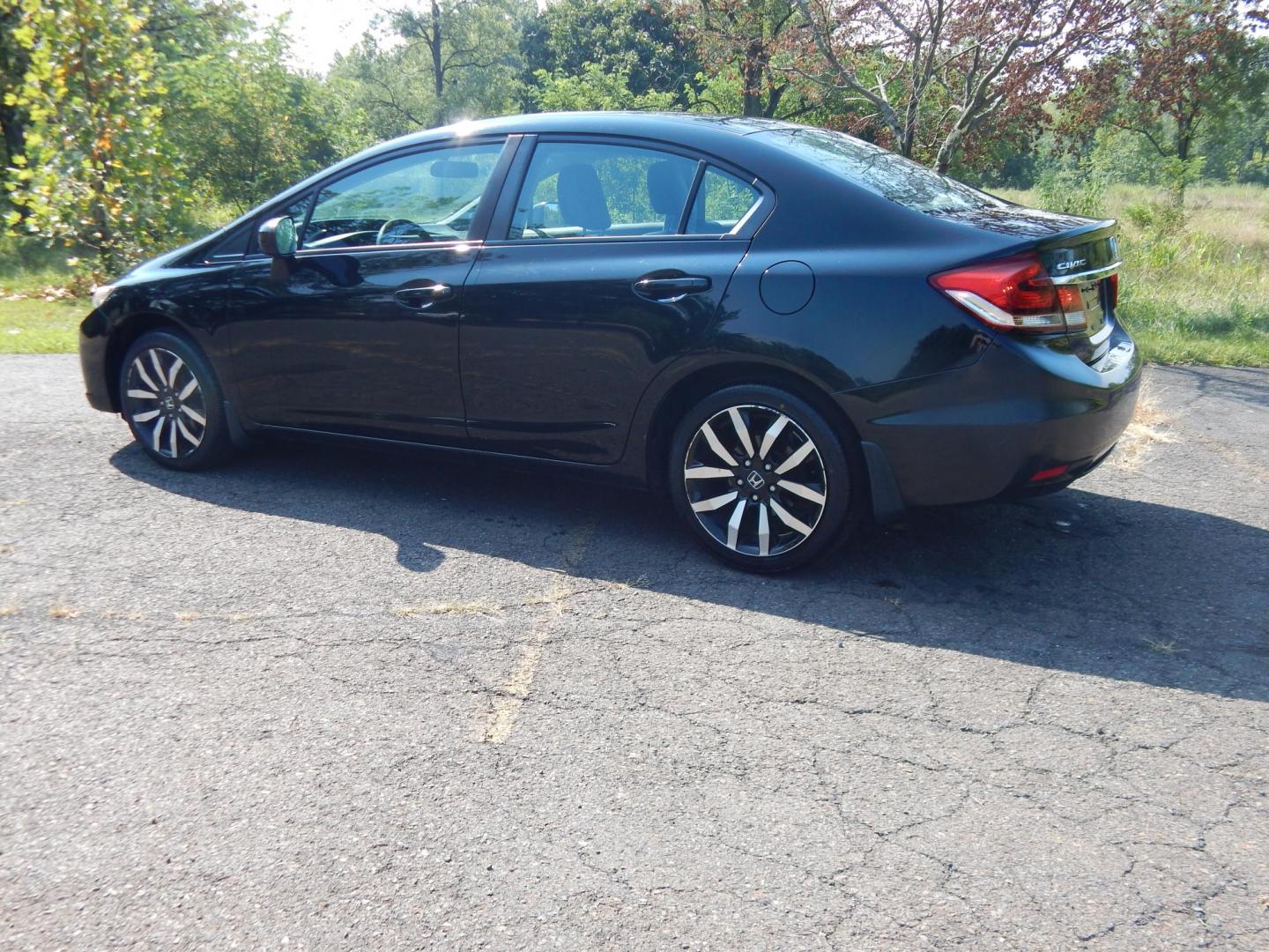 2015 Black /Black Honda Civic EX-L Sedan CVT (19XFB2F9XFE) with an 1.8L L4 SOHC 16V engine, Continuously Variable Transmission transmission, located at 6528 Lower York Road, New Hope, PA, 18938, (215) 862-9555, 40.358707, -74.977882 - Here we have a 2015 Honda Civic with a 1.8L 4 cylinder engine putting power to the front wheels via an automatic CVT transmission. Options include: black leather, power drivers seat, front heated seats, cold AC, heat, sunroof, front and rear defrost, AM/FM/CD/BLUETOOTH radio, back up camera, passeng - Photo#2
