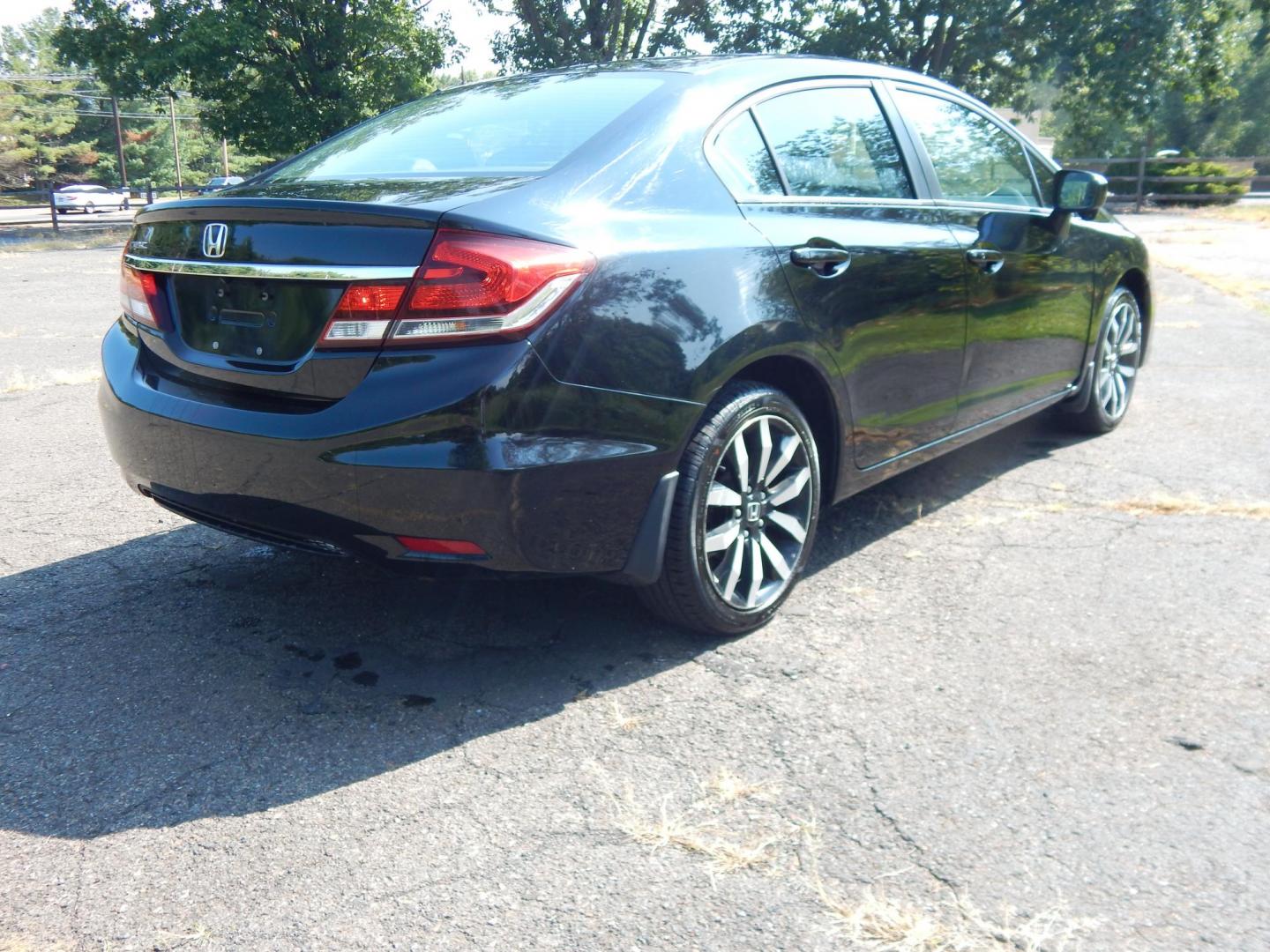 2015 Black /Black Honda Civic EX-L Sedan CVT (19XFB2F9XFE) with an 1.8L L4 SOHC 16V engine, Continuously Variable Transmission transmission, located at 6528 Lower York Road, New Hope, PA, 18938, (215) 862-9555, 40.358707, -74.977882 - Here we have a 2015 Honda Civic with a 1.8L 4 cylinder engine putting power to the front wheels via an automatic CVT transmission. Options include: black leather, power drivers seat, front heated seats, cold AC, heat, sunroof, front and rear defrost, AM/FM/CD/BLUETOOTH radio, back up camera, passeng - Photo#4