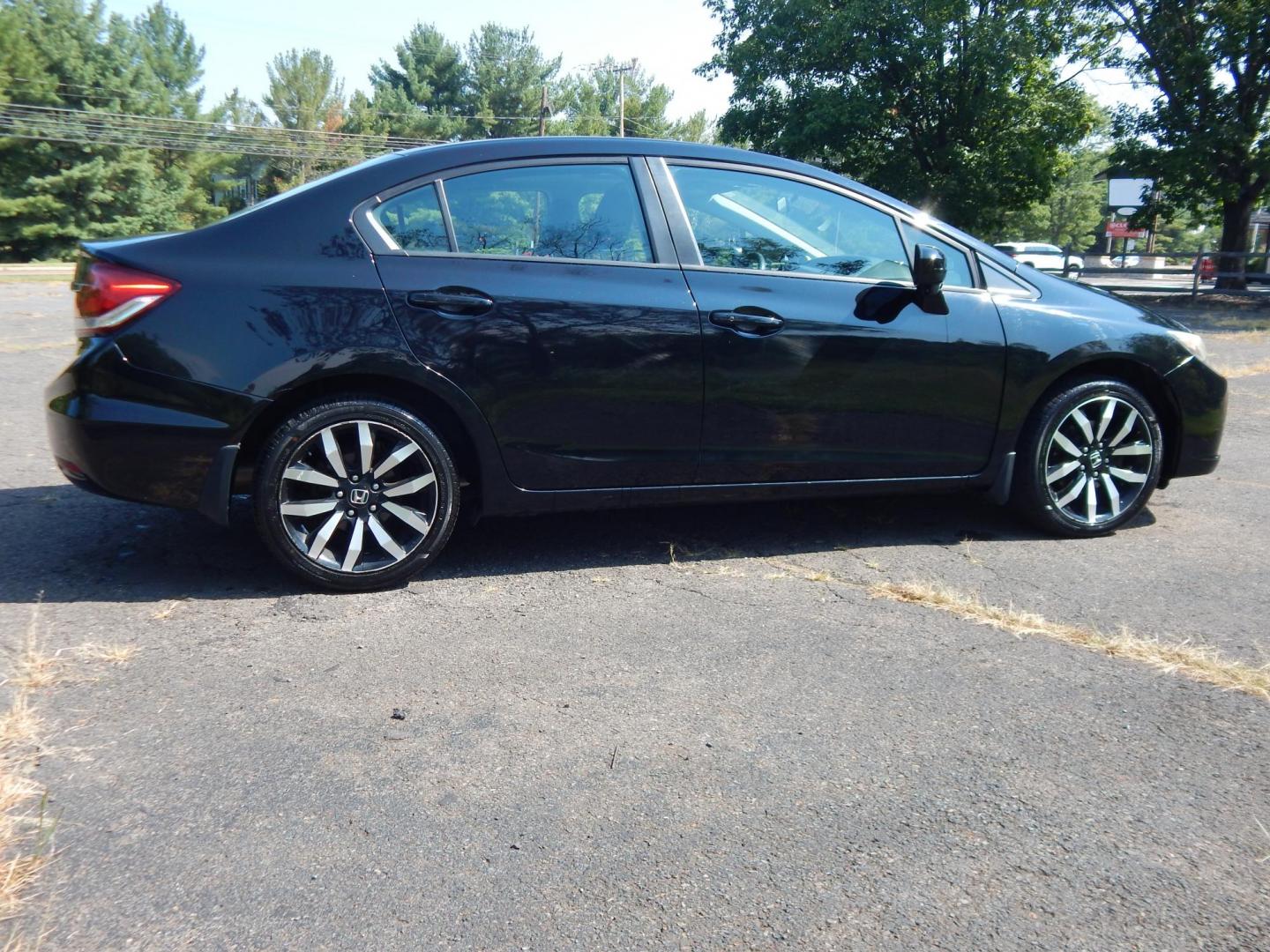 2015 Black /Black Honda Civic EX-L Sedan CVT (19XFB2F9XFE) with an 1.8L L4 SOHC 16V engine, Continuously Variable Transmission transmission, located at 6528 Lower York Road, New Hope, PA, 18938, (215) 862-9555, 40.358707, -74.977882 - Here we have a 2015 Honda Civic with a 1.8L 4 cylinder engine putting power to the front wheels via an automatic CVT transmission. Options include: black leather, power drivers seat, front heated seats, cold AC, heat, sunroof, front and rear defrost, AM/FM/CD/BLUETOOTH radio, back up camera, passeng - Photo#5