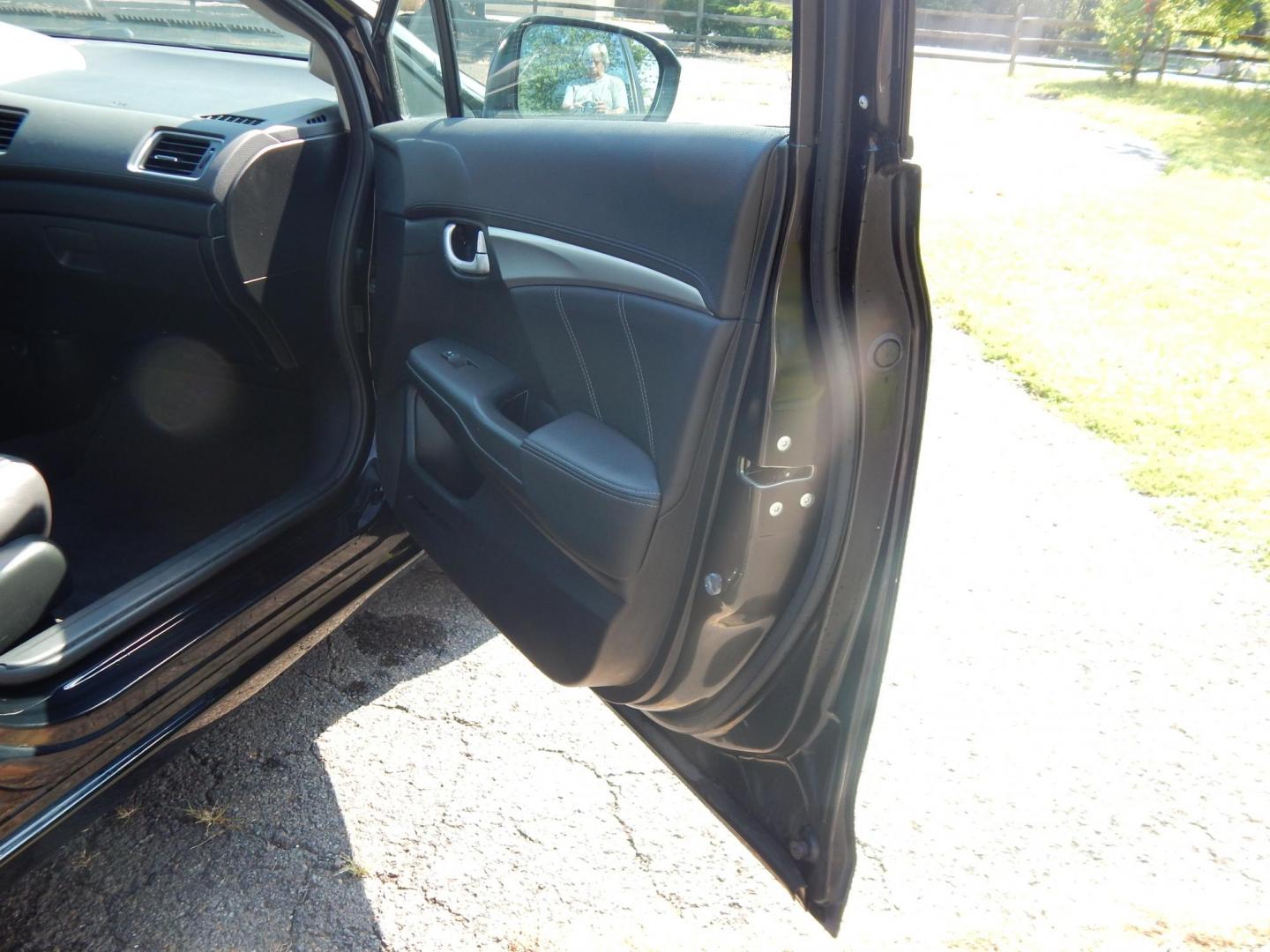 2015 Black /Black Honda Civic EX-L Sedan CVT (19XFB2F9XFE) with an 1.8L L4 SOHC 16V engine, Continuously Variable Transmission transmission, located at 6528 Lower York Road, New Hope, PA, 18938, (215) 862-9555, 40.358707, -74.977882 - Here we have a 2015 Honda Civic with a 1.8L 4 cylinder engine putting power to the front wheels via an automatic CVT transmission. Options include: black leather, power drivers seat, front heated seats, cold AC, heat, sunroof, front and rear defrost, AM/FM/CD/BLUETOOTH radio, back up camera, passeng - Photo#16