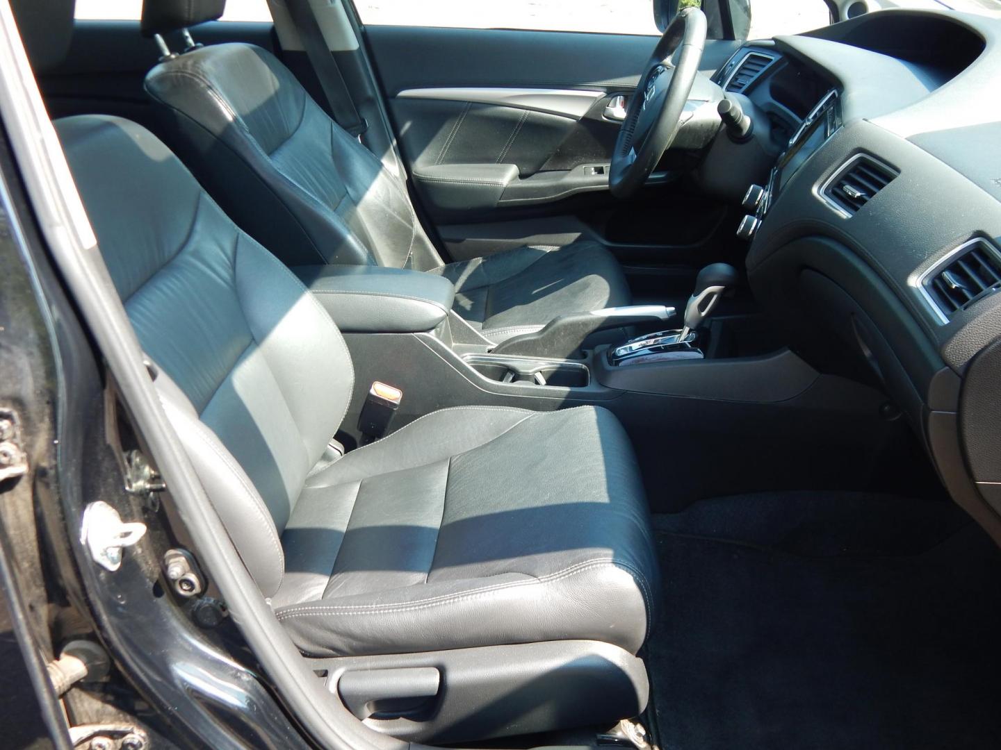 2015 Black /Black Honda Civic EX-L Sedan CVT (19XFB2F9XFE) with an 1.8L L4 SOHC 16V engine, Continuously Variable Transmission transmission, located at 6528 Lower York Road, New Hope, PA, 18938, (215) 862-9555, 40.358707, -74.977882 - Here we have a 2015 Honda Civic with a 1.8L 4 cylinder engine putting power to the front wheels via an automatic CVT transmission. Options include: black leather, power drivers seat, front heated seats, cold AC, heat, sunroof, front and rear defrost, AM/FM/CD/BLUETOOTH radio, back up camera, passeng - Photo#17