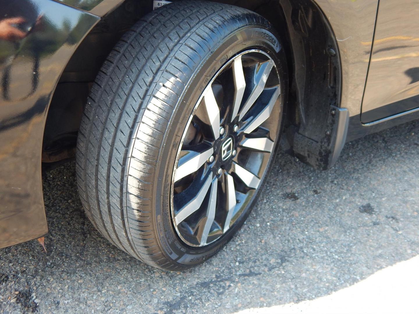 2015 Black /Black Honda Civic EX-L Sedan CVT (19XFB2F9XFE) with an 1.8L L4 SOHC 16V engine, Continuously Variable Transmission transmission, located at 6528 Lower York Road, New Hope, PA, 18938, (215) 862-9555, 40.358707, -74.977882 - Here we have a 2015 Honda Civic with a 1.8L 4 cylinder engine putting power to the front wheels via an automatic CVT transmission. Options include: black leather, power drivers seat, front heated seats, cold AC, heat, sunroof, front and rear defrost, AM/FM/CD/BLUETOOTH radio, back up camera, passeng - Photo#21
