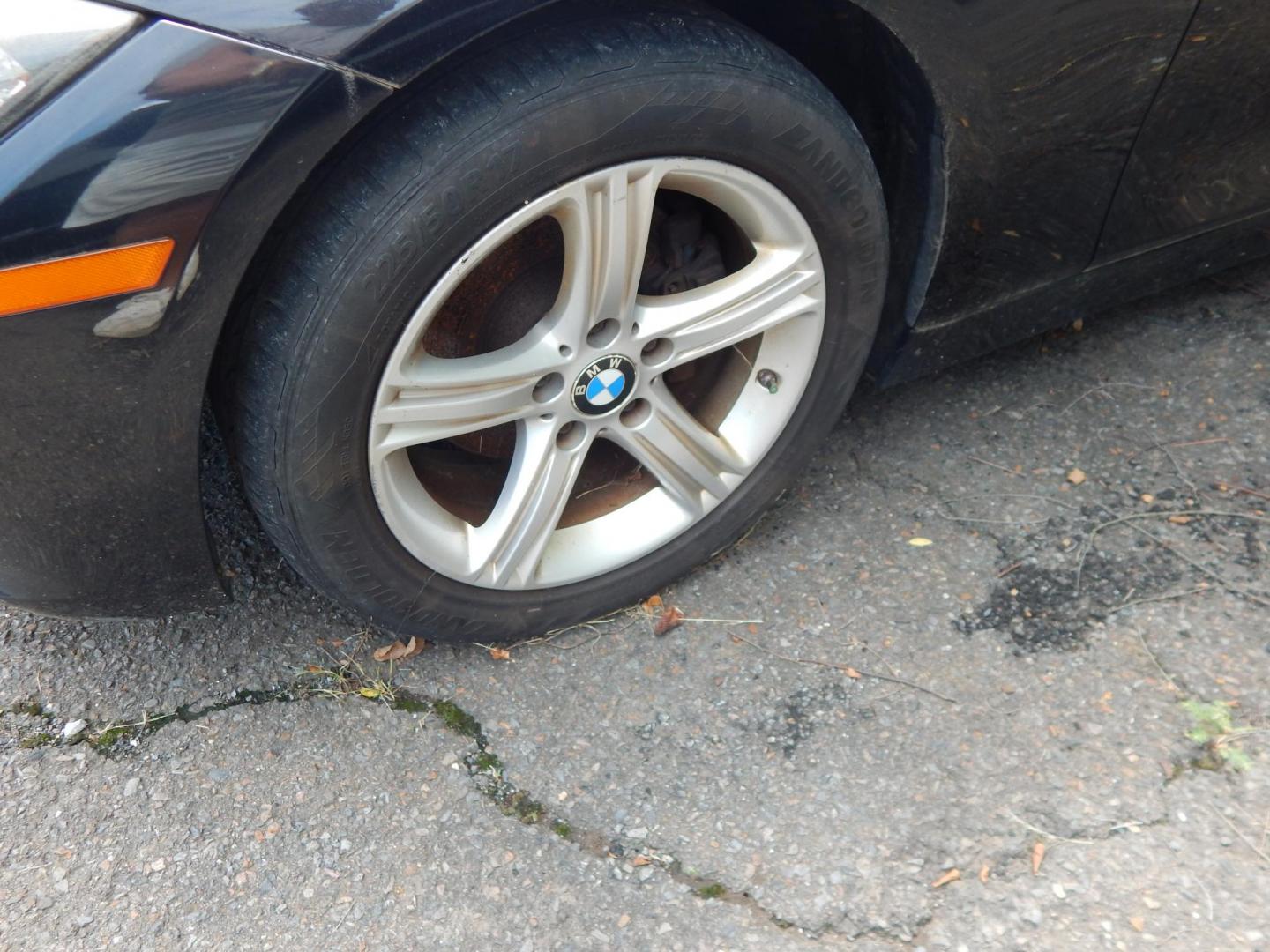 2013 Black /BLACK BMW 3-Series 328i xDrive Sedan - SULEV (WBA3B5C56DF) with an 2.0L L4 DOHC 16V engine, Auto transmission, located at 6528 Lower York Road, New Hope, PA, 18938, (215) 862-9555, 40.358707, -74.977882 - 2013 BMW 328 I X drive..2.0 Liter Turbo that needs an engine, AWD, tilt/cruise, dual power seats, elk leather, power moonroof, windows, mirrors, central locking system, heated seats, AM/FM/CD sound, 17" factory alloy wheels 3 owners, 23 service records and no accidents. Thule roof rack. Selling as-i - Photo#5