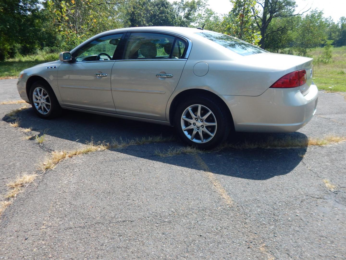 2007 Tan /Tan Buick Lucerne CXL V6 (1G4HD57207U) with an 3.8L V6 OHV 12V engine, 4-Speed Automatic Overdrive transmission, located at 6528 Lower York Road, New Hope, PA, 18938, (215) 862-9555, 40.358707, -74.977882 - Here we have a RECONSTRUCTED TITLE 2007 Buick Lucerne with the very popular 3.8L V6 putting power to the front wheels via an automatic transmission. Options include: tan leather, wood trim, power sliding drivers seat, dual climate controls, AM/FM/CD/AUX radio, cruise control, tilt steering wheel, au - Photo#2