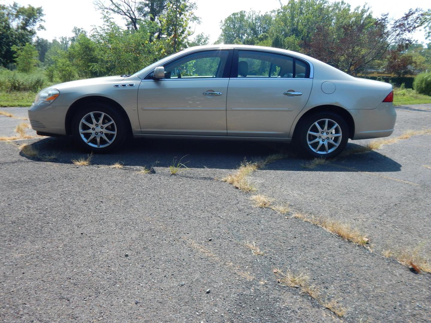 2007 Tan /Tan Buick Lucerne CXL V6 (1G4HD57207U) with an 3.8L V6 OHV 12V engine, 4-Speed Automatic Overdrive transmission, located at 6528 Lower York Road, New Hope, PA, 18938, (215) 862-9555, 40.358707, -74.977882 - Here we have a RECONSTRUCTED TITLE 2007 Buick Lucerne with the very popular 3.8L V6 putting power to the front wheels via an automatic transmission. Options include: tan leather, wood trim, power sliding drivers seat, dual climate controls, AM/FM/CD/AUX radio, cruise control, tilt steering wheel, au - Photo#1