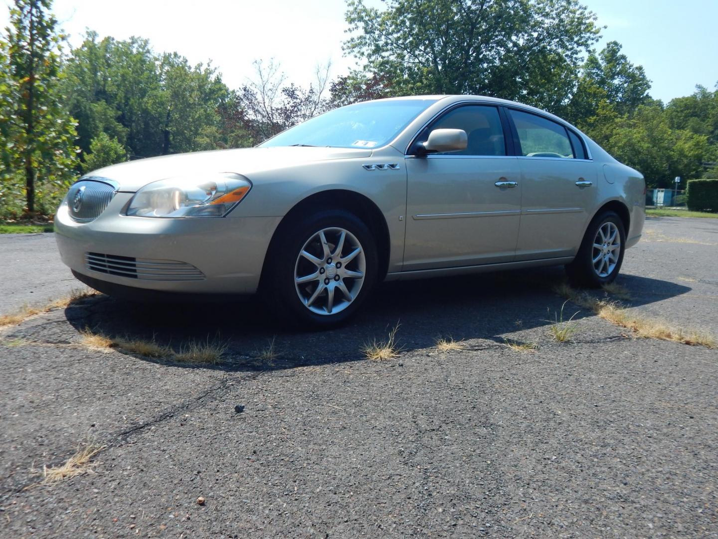 2007 Tan /Tan Buick Lucerne CXL V6 (1G4HD57207U) with an 3.8L V6 OHV 12V engine, 4-Speed Automatic Overdrive transmission, located at 6528 Lower York Road, New Hope, PA, 18938, (215) 862-9555, 40.358707, -74.977882 - Here we have a RECONSTRUCTED TITLE 2007 Buick Lucerne with the very popular 3.8L V6 putting power to the front wheels via an automatic transmission. Options include: tan leather, wood trim, power sliding drivers seat, dual climate controls, AM/FM/CD/AUX radio, cruise control, tilt steering wheel, au - Photo#0