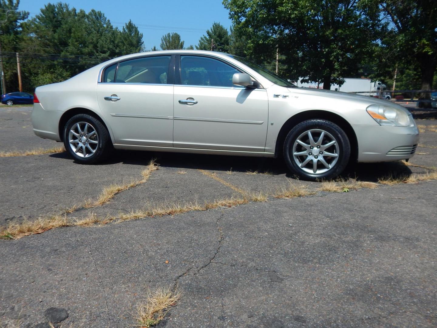 2007 Tan /Tan Buick Lucerne CXL V6 (1G4HD57207U) with an 3.8L V6 OHV 12V engine, 4-Speed Automatic Overdrive transmission, located at 6528 Lower York Road, New Hope, PA, 18938, (215) 862-9555, 40.358707, -74.977882 - Here we have a RECONSTRUCTED TITLE 2007 Buick Lucerne with the very popular 3.8L V6 putting power to the front wheels via an automatic transmission. Options include: tan leather, wood trim, power sliding drivers seat, dual climate controls, AM/FM/CD/AUX radio, cruise control, tilt steering wheel, au - Photo#5