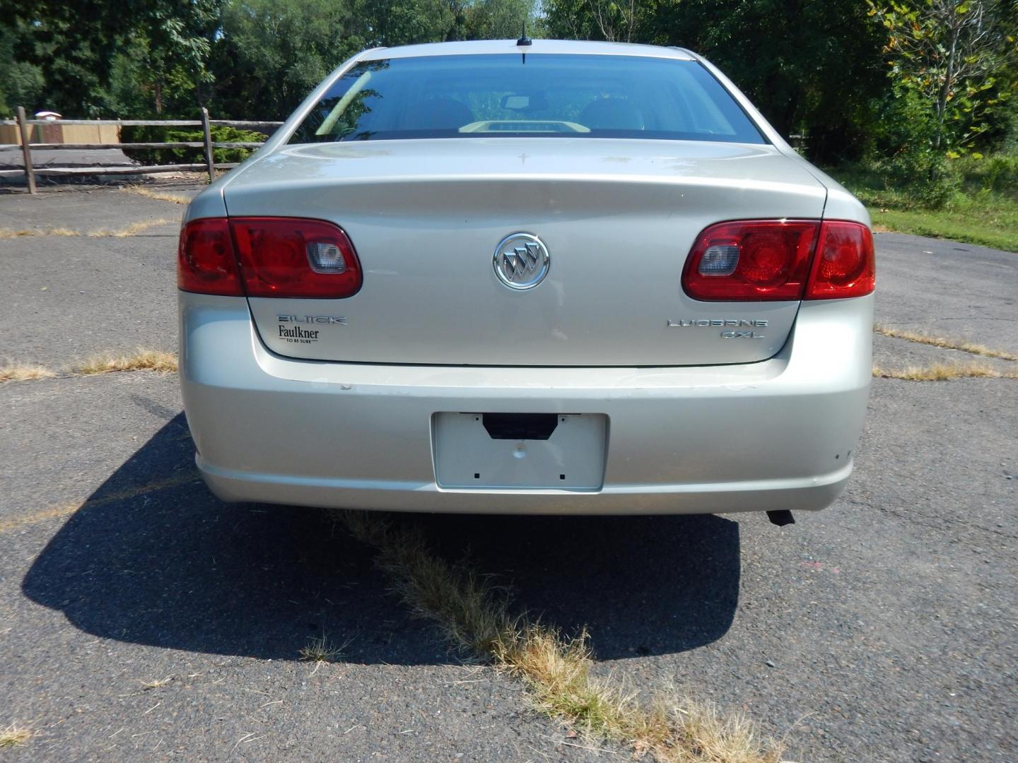 2007 Tan /Tan Buick Lucerne CXL V6 (1G4HD57207U) with an 3.8L V6 OHV 12V engine, 4-Speed Automatic Overdrive transmission, located at 6528 Lower York Road, New Hope, PA, 18938, (215) 862-9555, 40.358707, -74.977882 - Here we have a RECONSTRUCTED TITLE 2007 Buick Lucerne with the very popular 3.8L V6 putting power to the front wheels via an automatic transmission. Options include: tan leather, wood trim, power sliding drivers seat, dual climate controls, AM/FM/CD/AUX radio, cruise control, tilt steering wheel, au - Photo#8