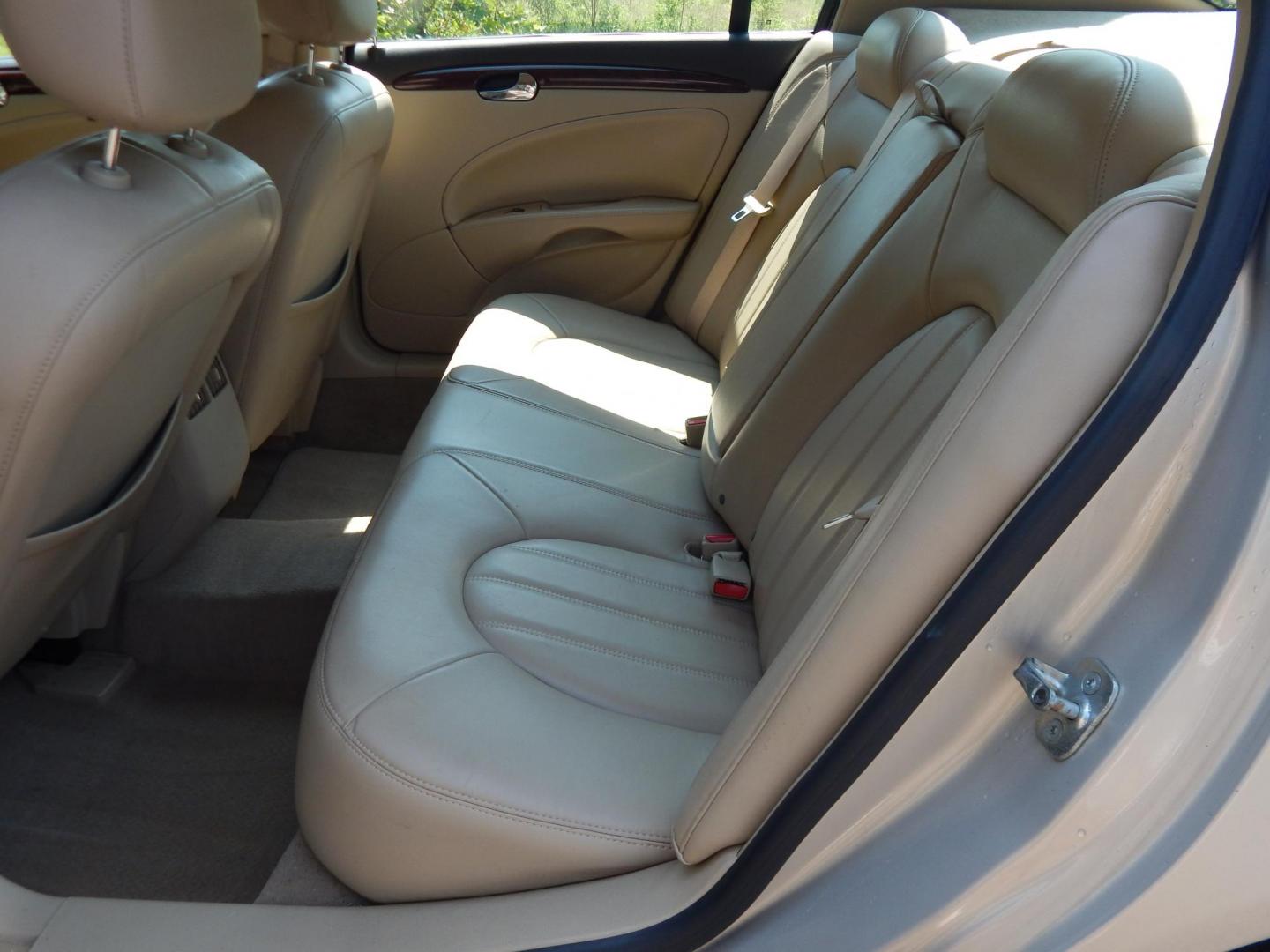 2007 Tan /Tan Buick Lucerne CXL V6 (1G4HD57207U) with an 3.8L V6 OHV 12V engine, 4-Speed Automatic Overdrive transmission, located at 6528 Lower York Road, New Hope, PA, 18938, (215) 862-9555, 40.358707, -74.977882 - Here we have a RECONSTRUCTED TITLE 2007 Buick Lucerne with the very popular 3.8L V6 putting power to the front wheels via an automatic transmission. Options include: tan leather, wood trim, power sliding drivers seat, dual climate controls, AM/FM/CD/AUX radio, cruise control, tilt steering wheel, au - Photo#11