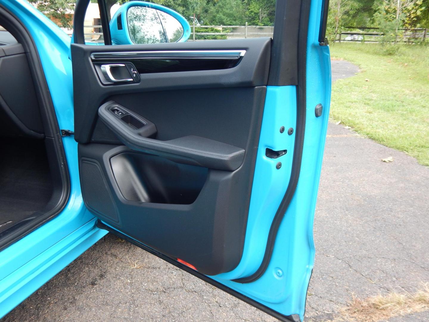 2021 Blue /Black Porsche Macan Base (WP1AA2A59ML) with an 3.6L V6 DOHC 24V TWIN-TURBO engine, 7A transmission, located at 6528 Lower York Road, New Hope, PA, 18938, (215) 862-9555, 40.358707, -74.977882 - Photo#17