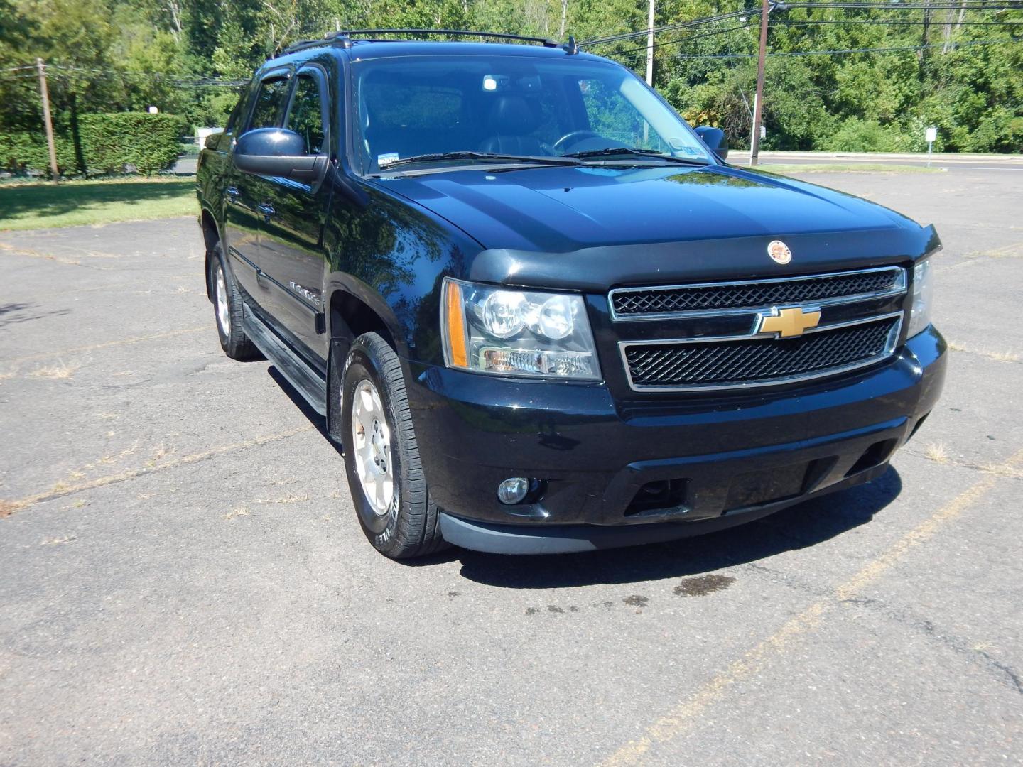 2013 Black /Black Chevrolet Avalanche LT 4WD Black Diamond (3GNTKFE76DG) with an 5.3L V8 OHV 16V FFV engine, 4-Speed Automatic transmission, located at 6528 Lower York Road, New Hope, PA, 18938, (215) 862-9555, 40.358707, -74.977882 - Here we have a beautiful running and driving, ONE OWNER, Chevy Avalanche Black Diamond Edition. This truck has a 5.3L V8 putting power to a 4x4 automatic transmission. Options include: black leather with wood trim, drivers power sliding seat, dual climate controls, heated front seats, power sliding - Photo#7