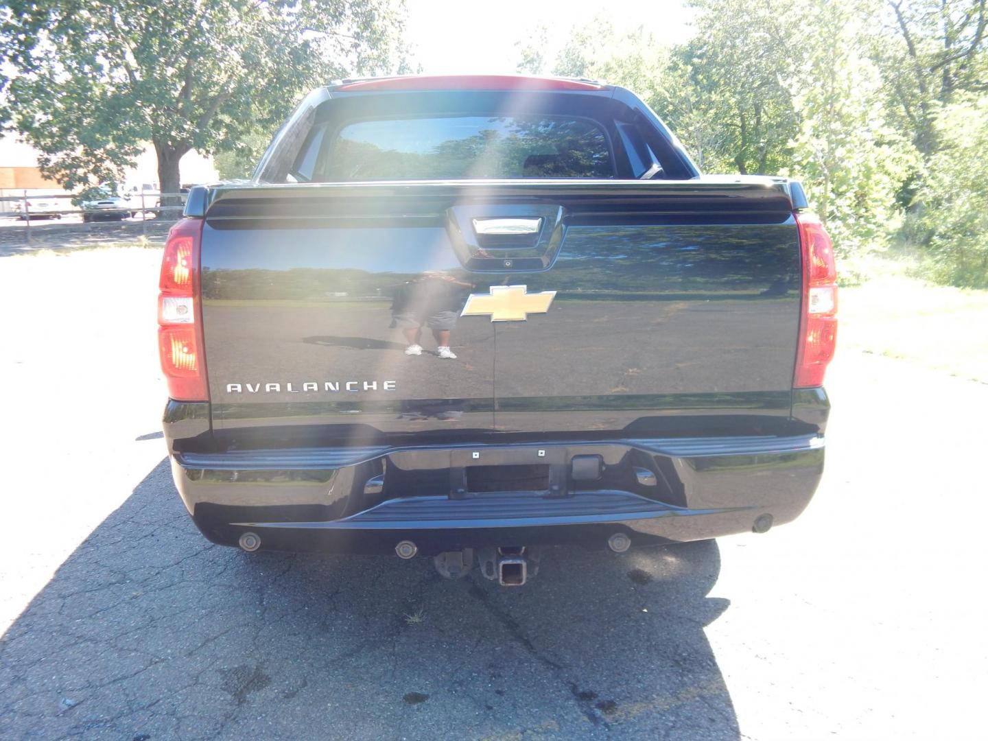 2013 Black /Black Chevrolet Avalanche LT 4WD Black Diamond (3GNTKFE76DG) with an 5.3L V8 OHV 16V FFV engine, 4-Speed Automatic transmission, located at 6528 Lower York Road, New Hope, PA, 18938, (215) 862-9555, 40.358707, -74.977882 - Here we have a beautiful running and driving, ONE OWNER, Chevy Avalanche Black Diamond Edition. This truck has a 5.3L V8 putting power to a 4x4 automatic transmission. Options include: black leather with wood trim, drivers power sliding seat, dual climate controls, heated front seats, power sliding - Photo#9