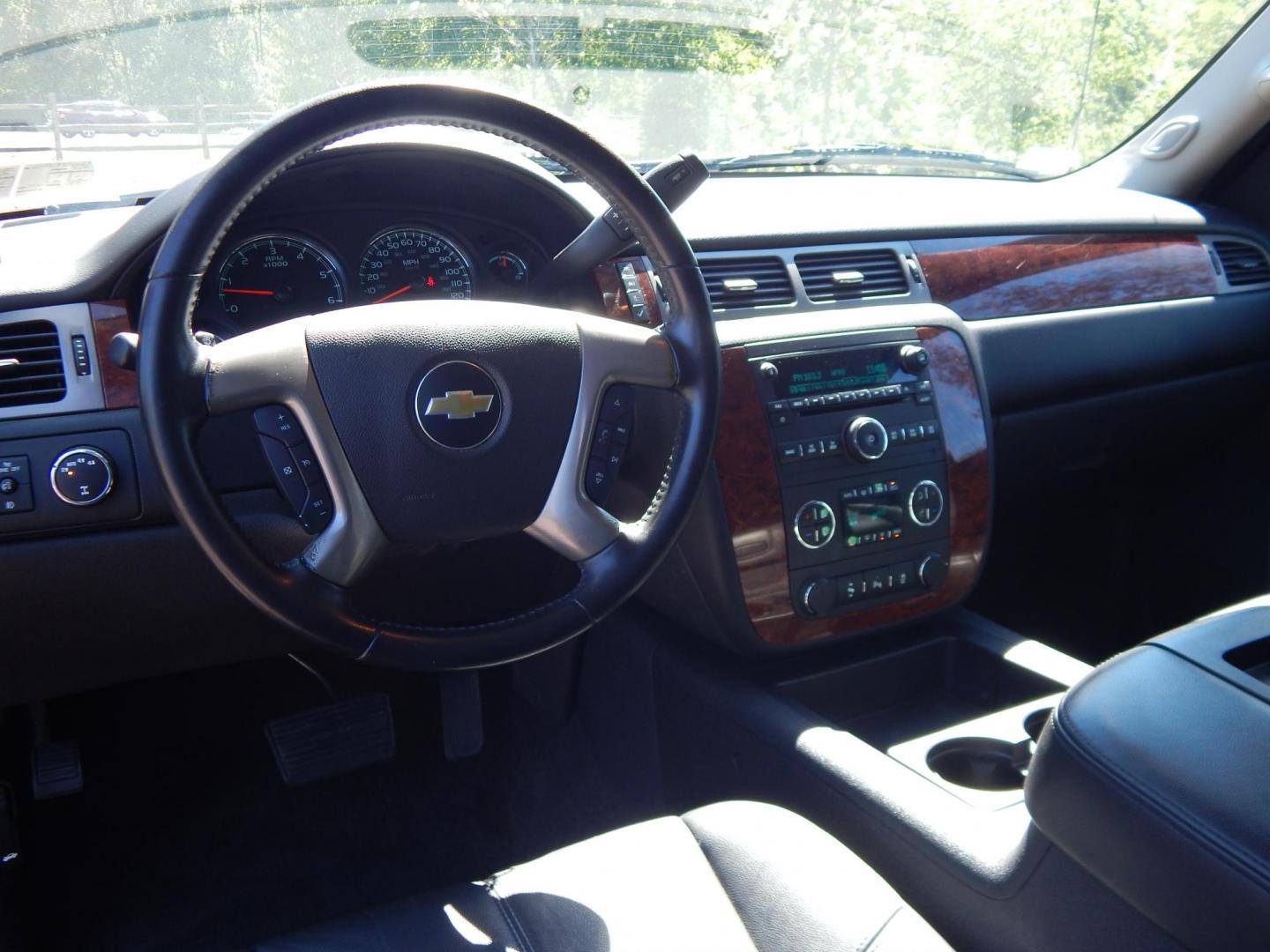 2013 Black /Black Chevrolet Avalanche LT 4WD Black Diamond (3GNTKFE76DG) with an 5.3L V8 OHV 16V FFV engine, 4-Speed Automatic transmission, located at 6528 Lower York Road, New Hope, PA, 18938, (215) 862-9555, 40.358707, -74.977882 - Here we have a beautiful running and driving, ONE OWNER, Chevy Avalanche Black Diamond Edition. This truck has a 5.3L V8 putting power to a 4x4 automatic transmission. Options include: black leather with wood trim, drivers power sliding seat, dual climate controls, heated front seats, power sliding - Photo#15